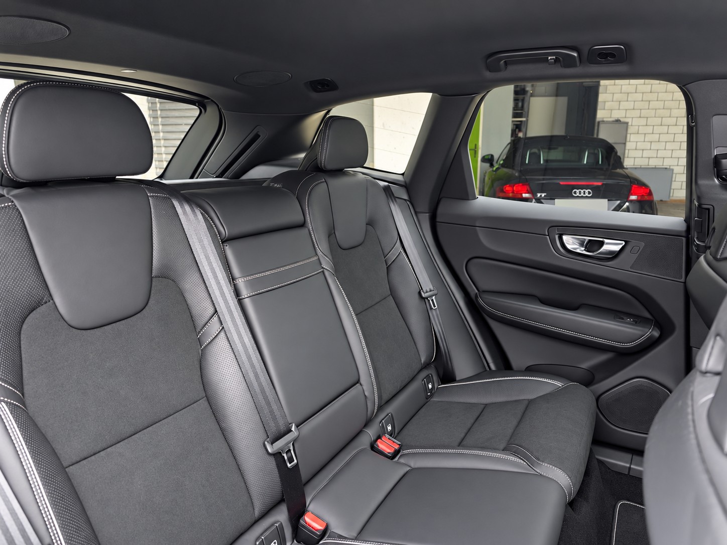 VOLVO 2.0 T5 R-Design AWD-image-1