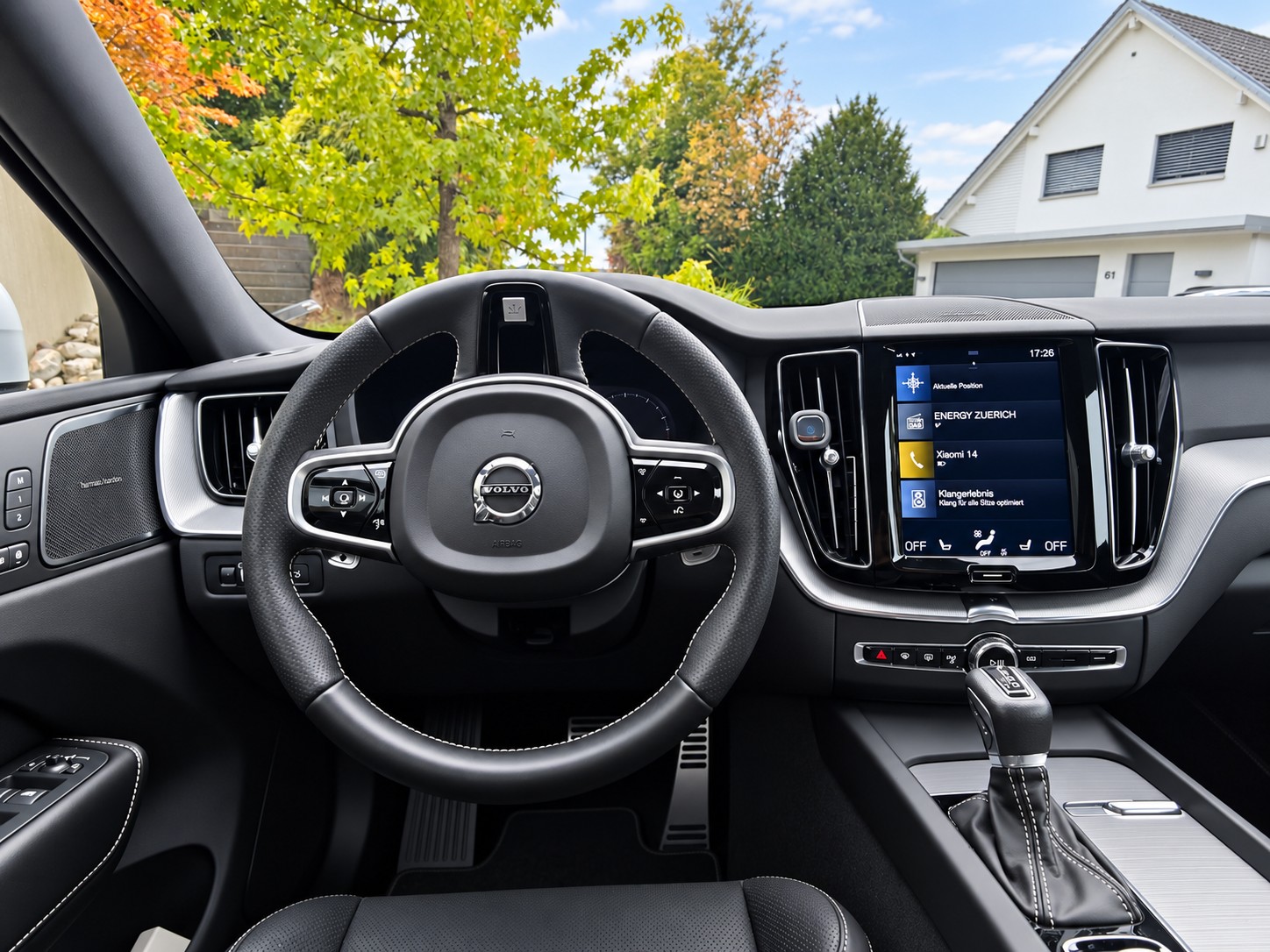 VOLVO 2.0 T5 R-Design AWD-image-2