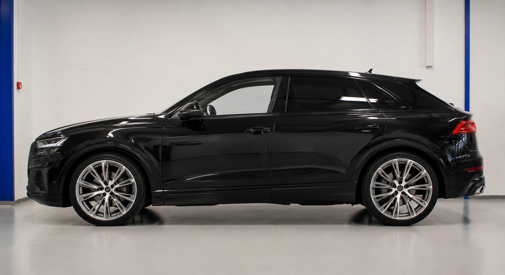 AUDI 4.0 V8 TFSI quattro T-Tronic-image-3