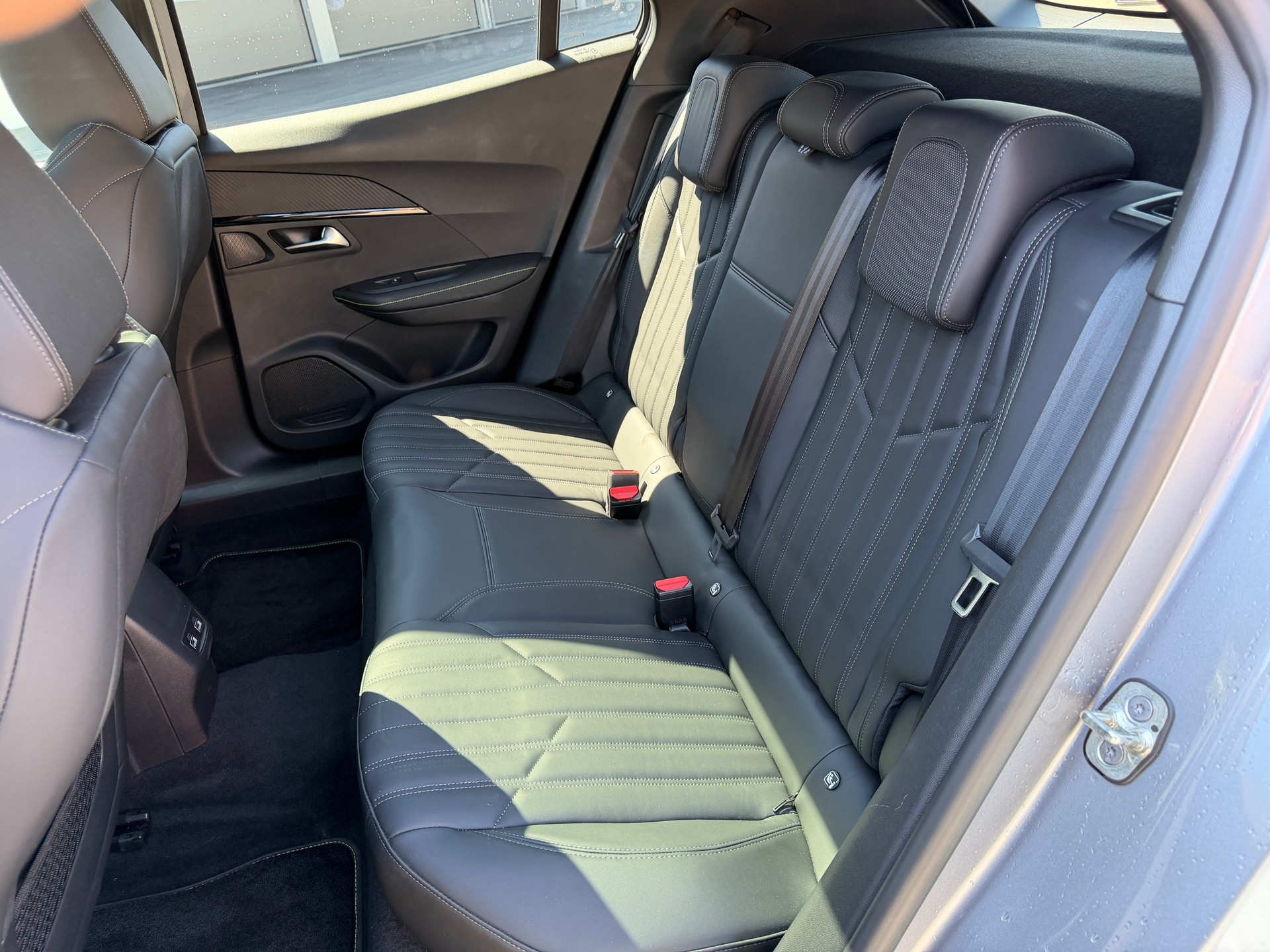 PEUGEOT 2008 e GT Pack-image-7