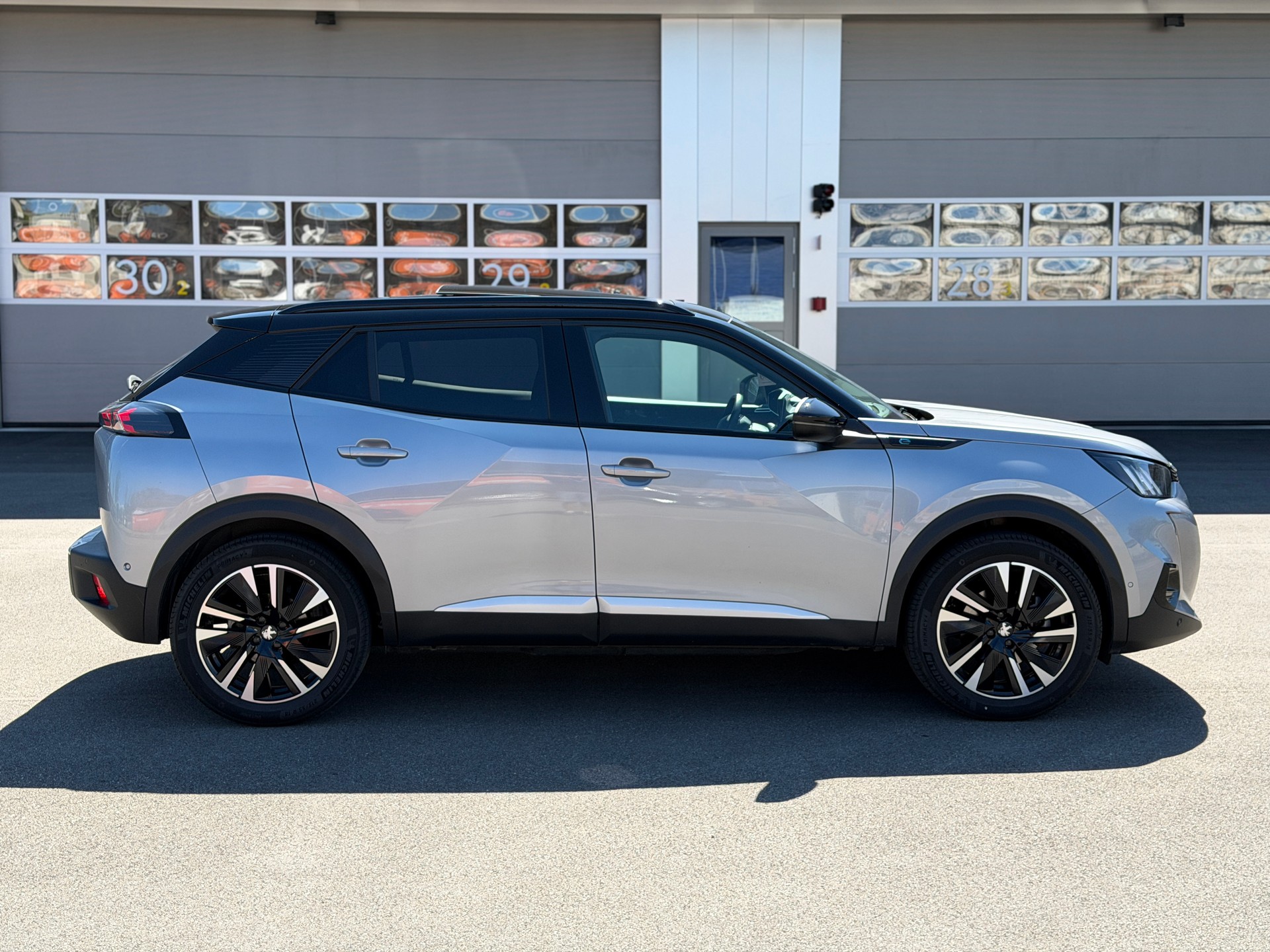 PEUGEOT 2008 e GT Pack-showroom-element-1