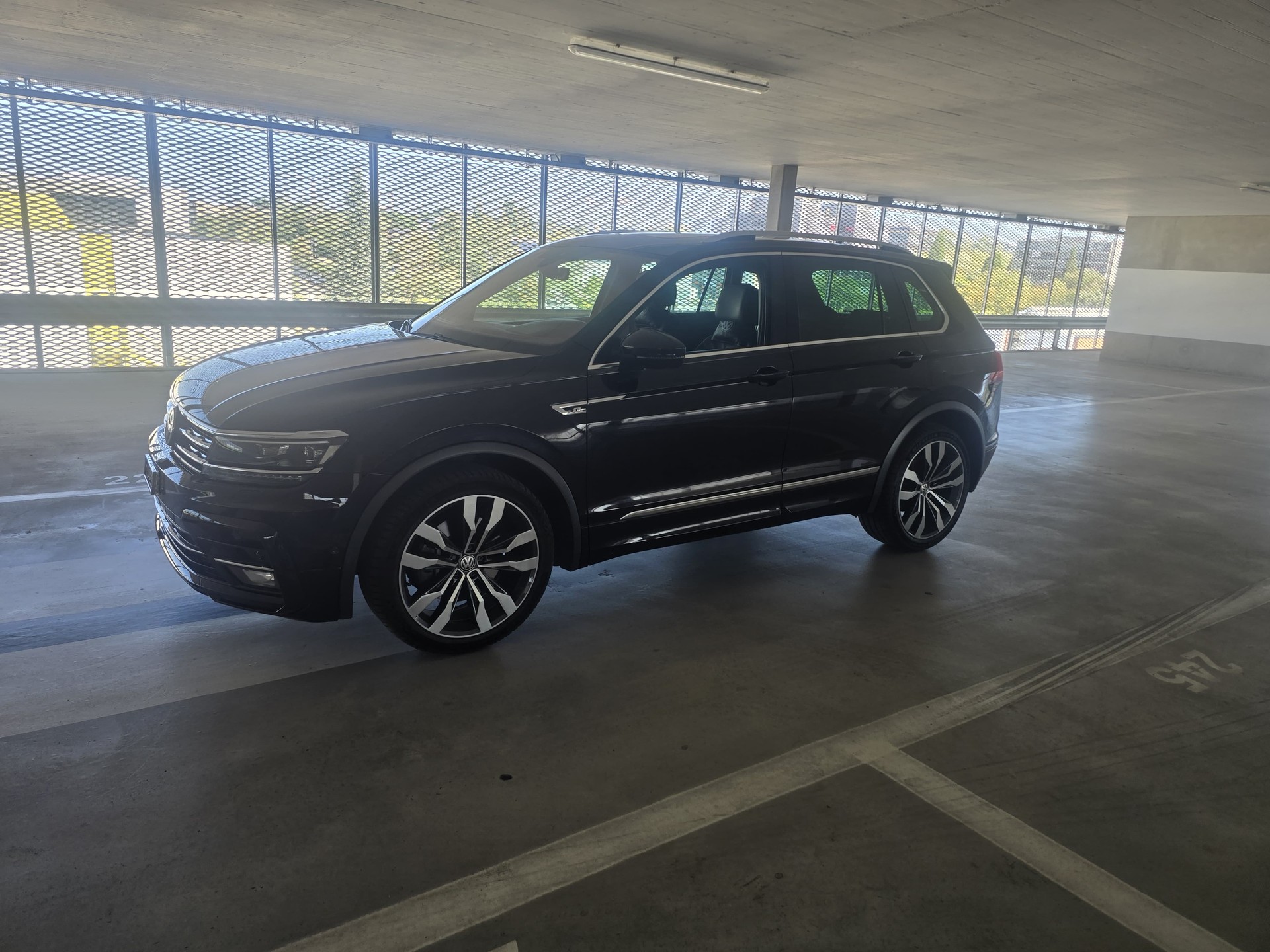 VW Tiguan 2.0TSI RLine 4Motion DSG-image-3