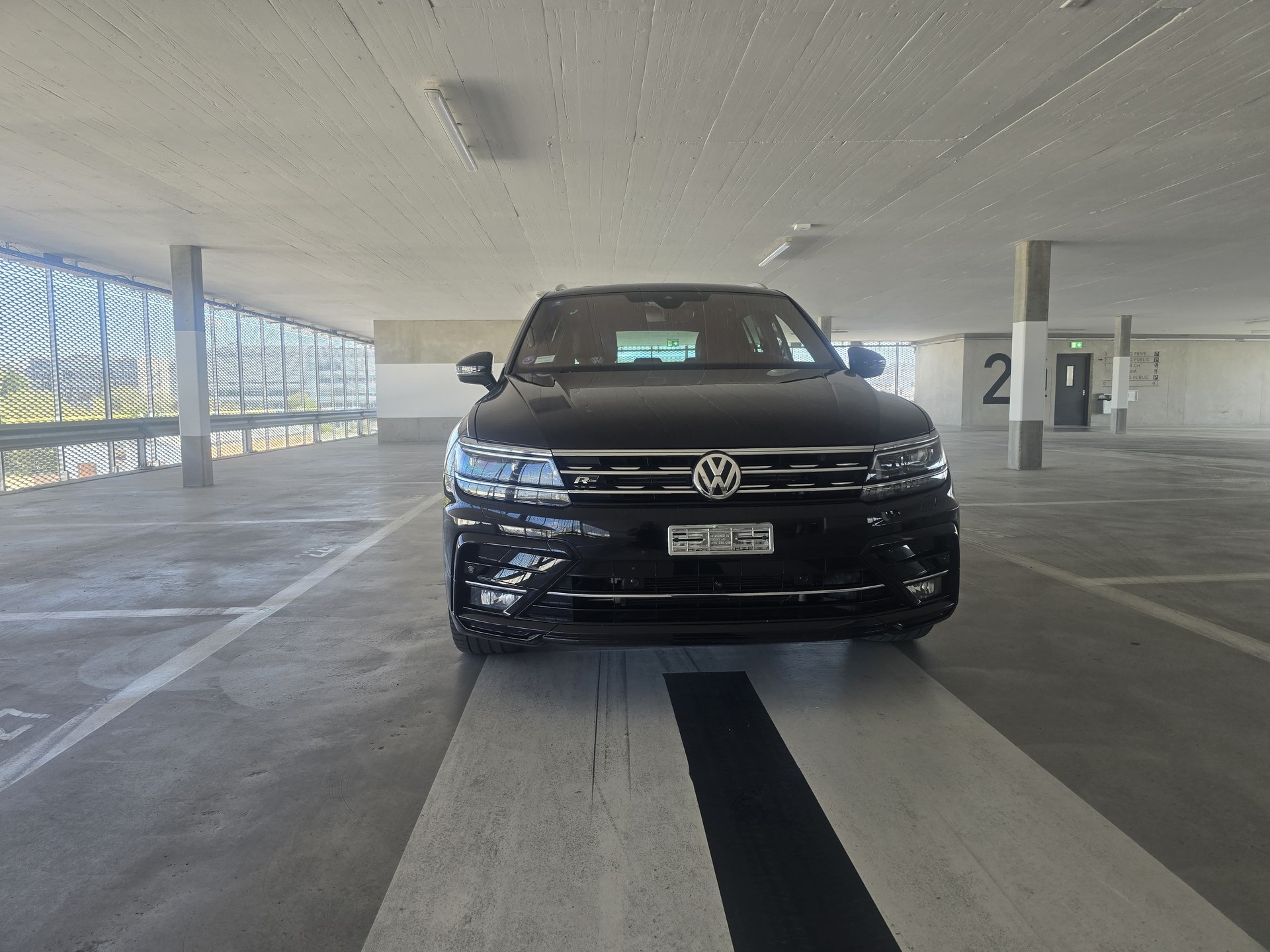 VW Tiguan 2.0TSI RLine 4Motion DSG-image-1