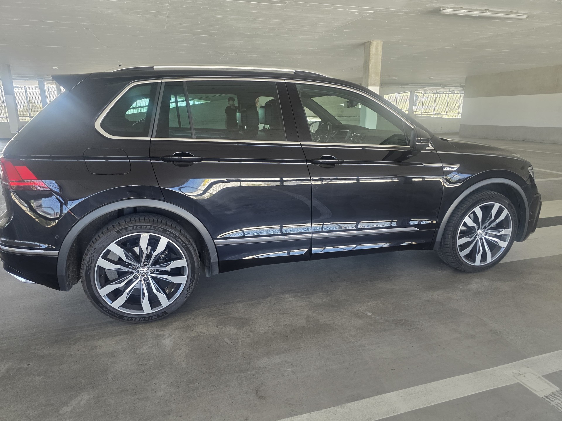 VW Tiguan 2.0TSI RLine 4Motion DSG-image-5