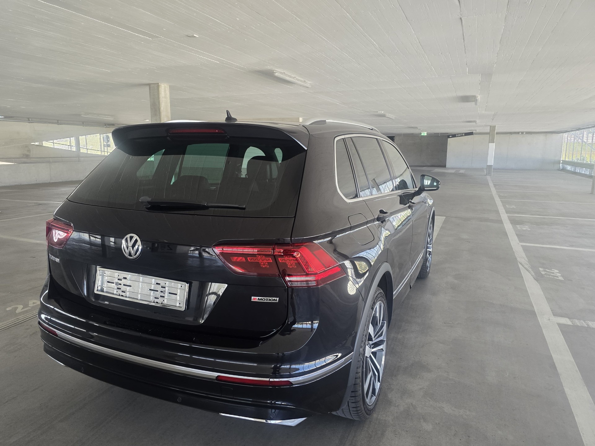 VW Tiguan 2.0TSI RLine 4Motion DSG-image-6