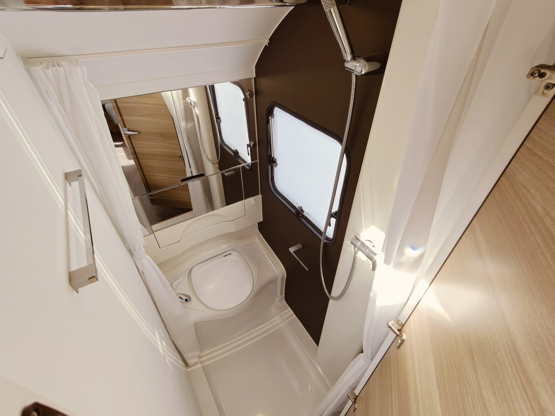 ADRIA Altea 472 PU -- Luftvorzelt -- Veloträger -- WC+Dusche-image-12