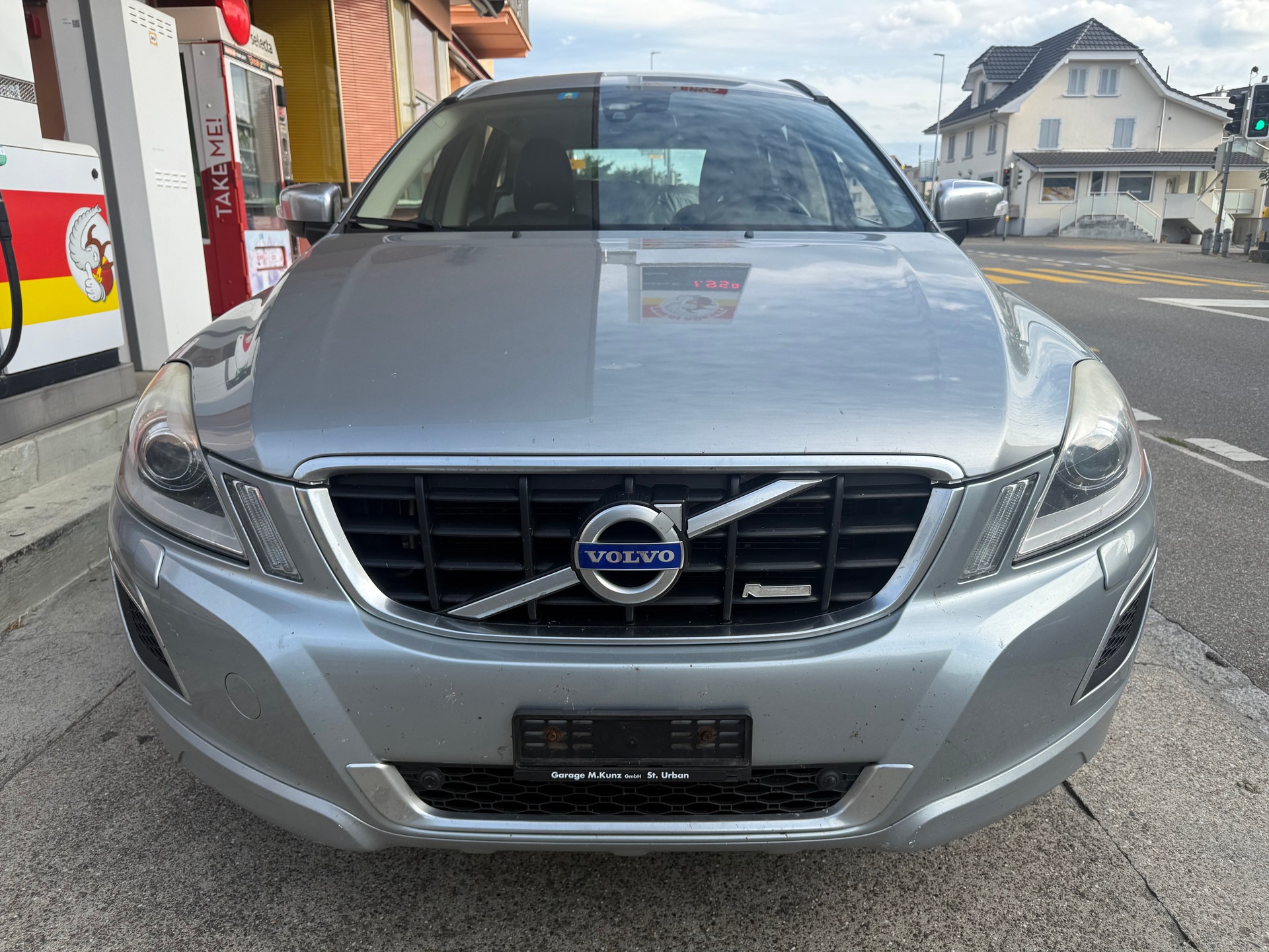 VOLVO XC60 D3 AWD R-Design-image-1