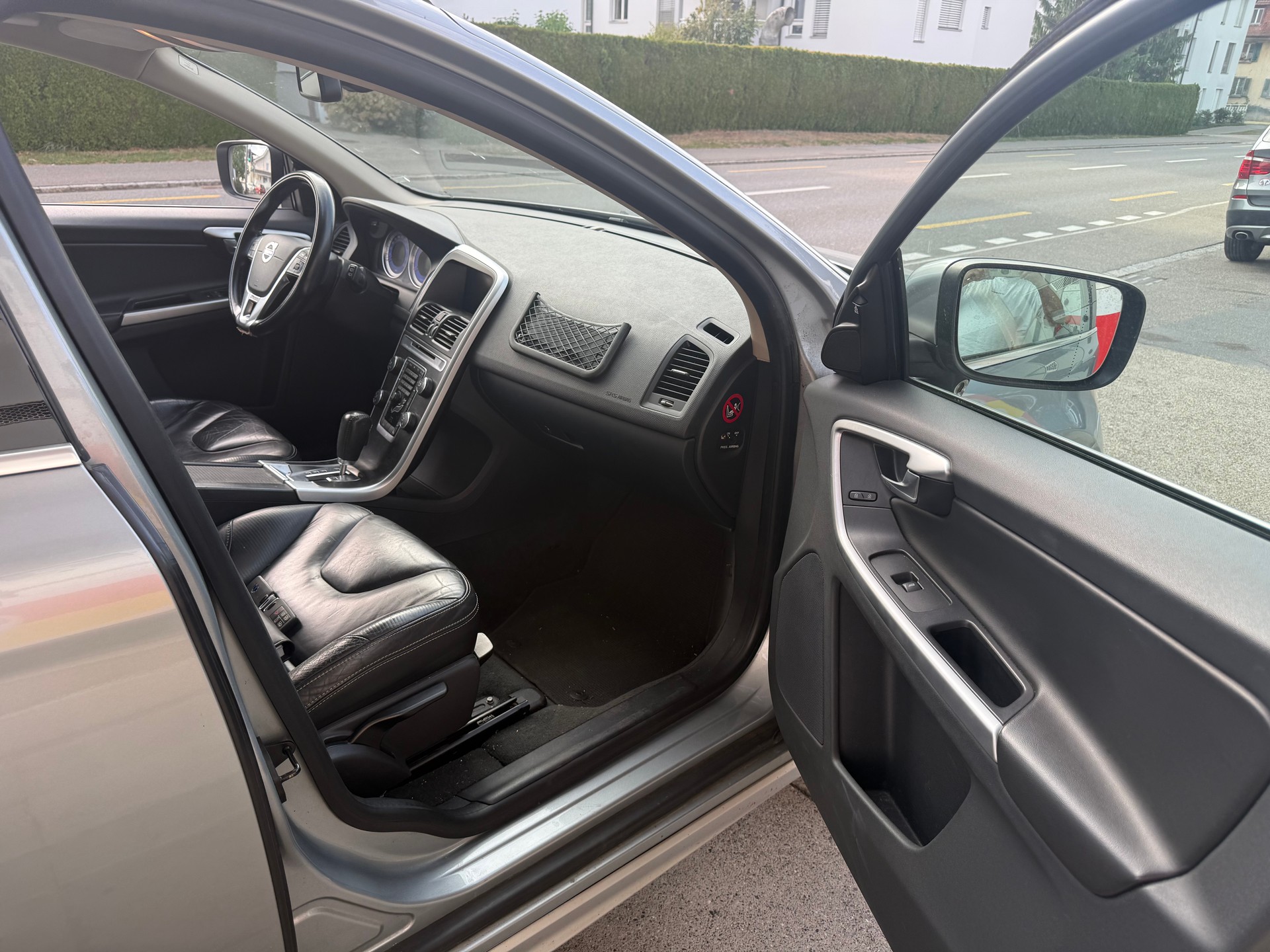 VOLVO XC60 D3 AWD R-Design-image-9