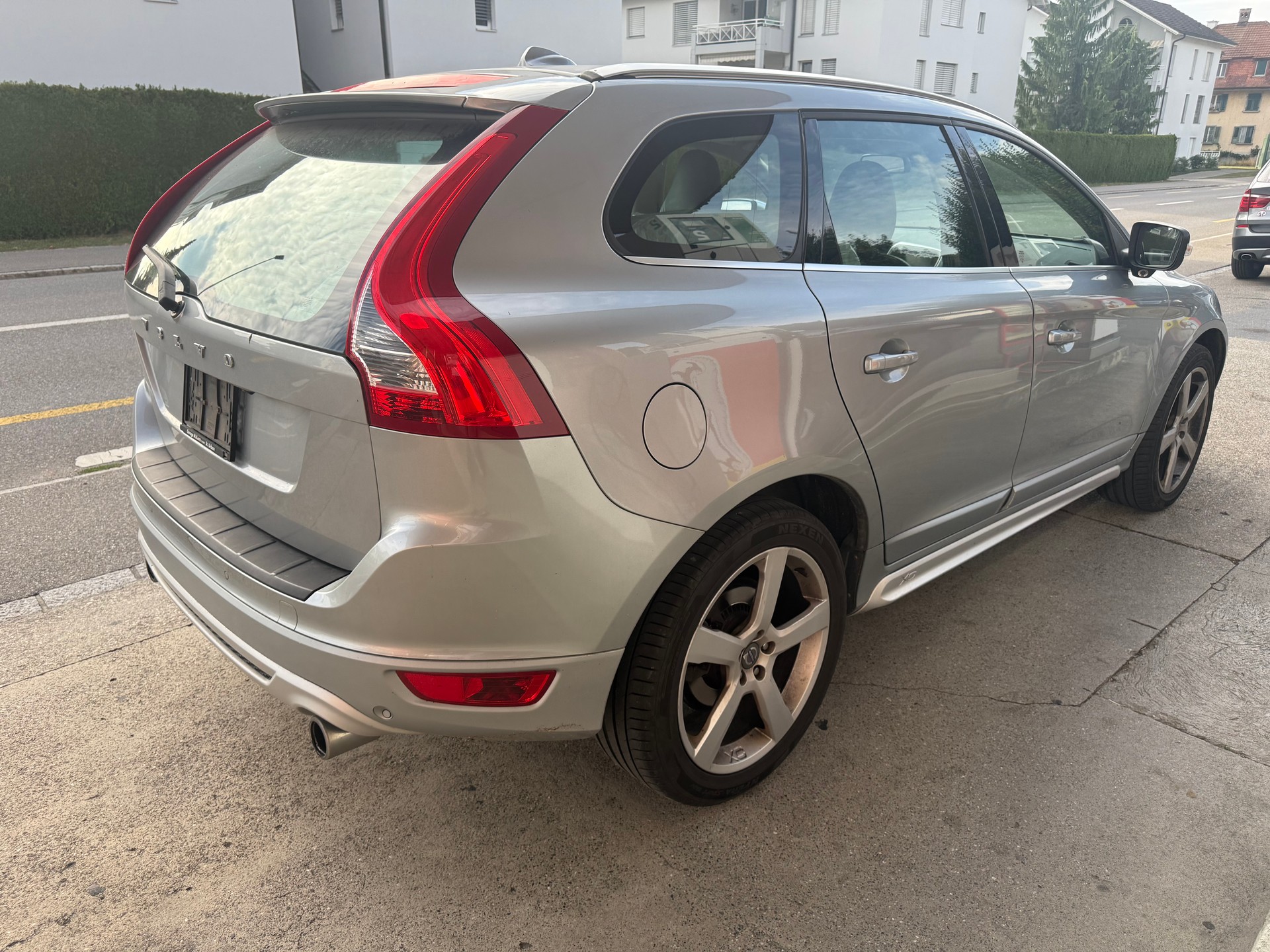 VOLVO XC60 D3 AWD R-Design-image-3