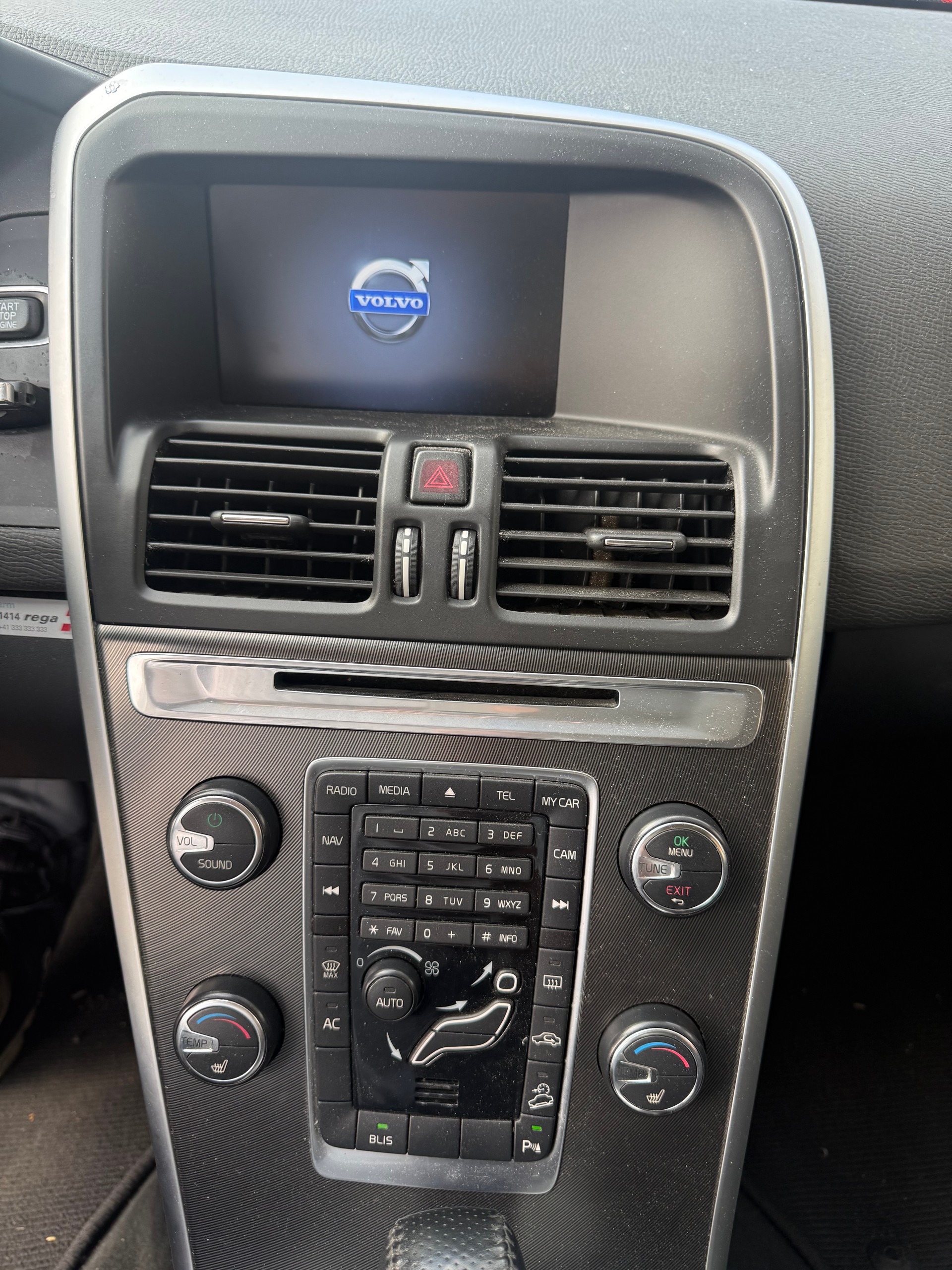 VOLVO XC60 D3 AWD R-Design-image-13