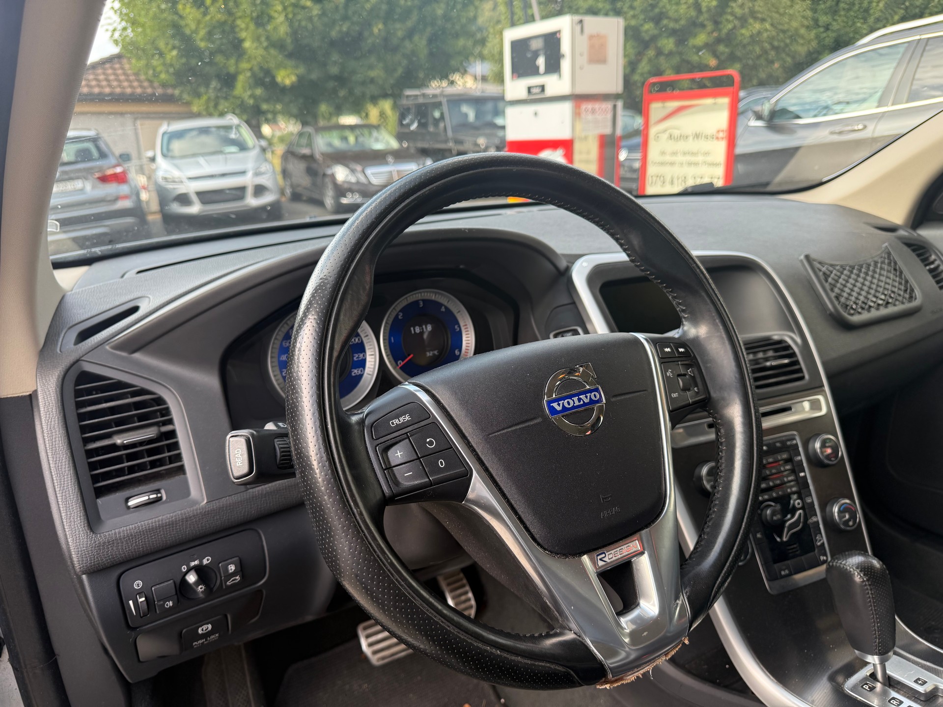 VOLVO XC60 D3 AWD R-Design-image-12