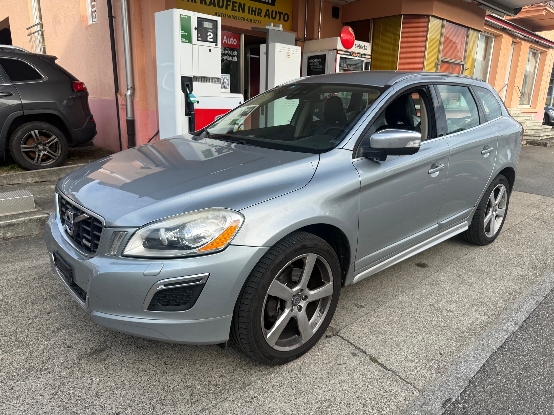VOLVO XC60 D3 AWD R-Design-image-0