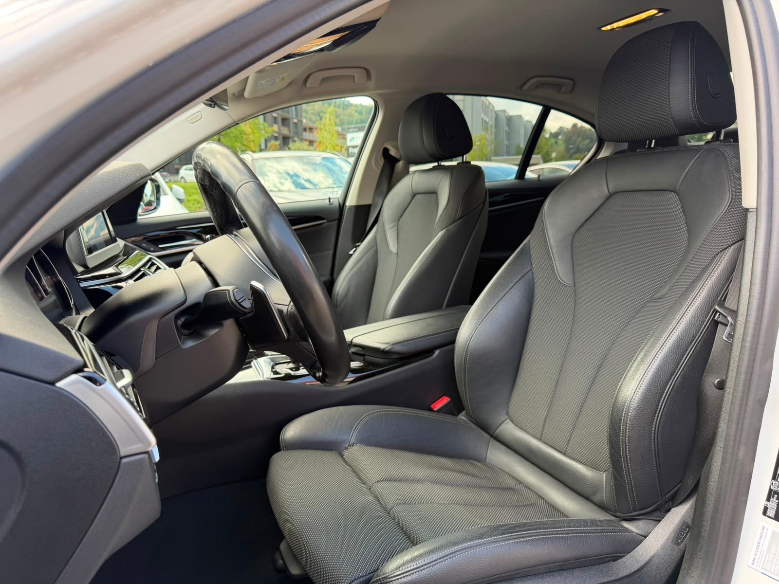 BMW 520i Sport Line M-Paket Steptronic-image-12