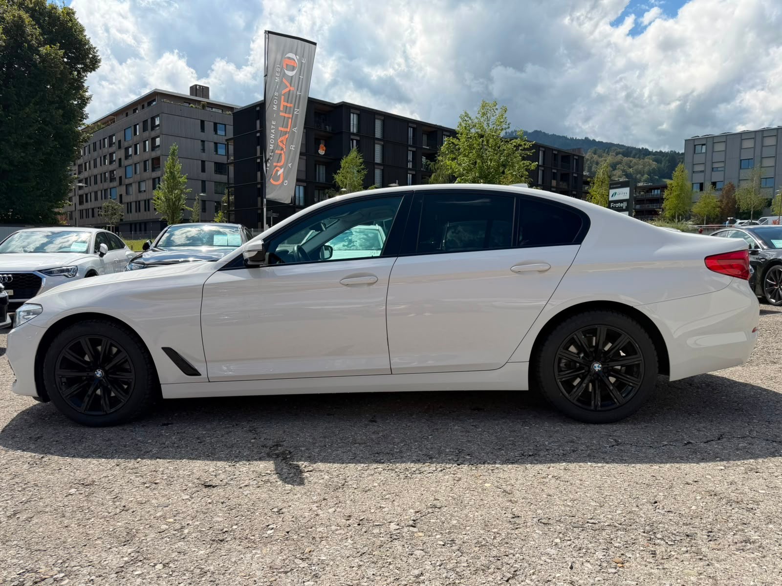 BMW 520i Sport Line M-Paket Steptronic-image-10