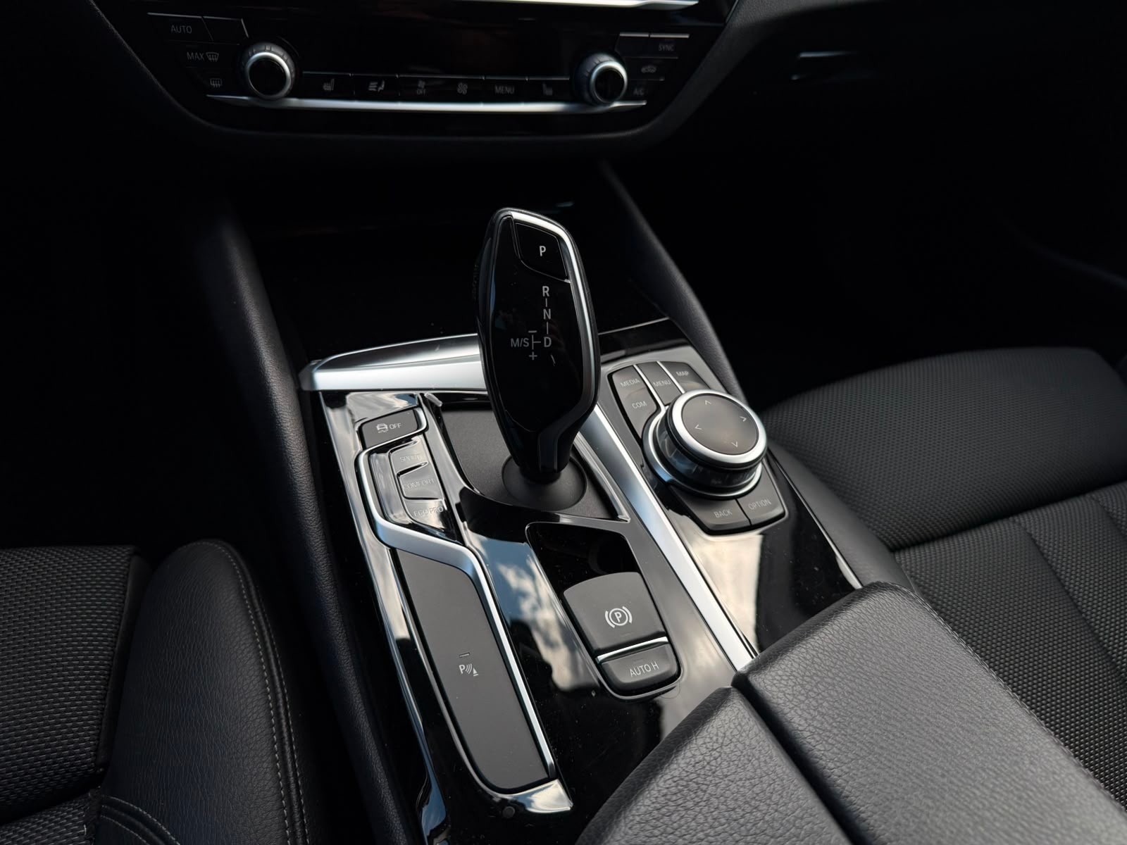 BMW 520i Sport Line M-Paket Steptronic-image-21