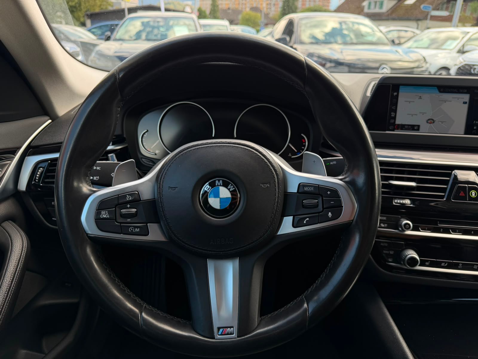 BMW 520i Sport Line M-Paket Steptronic-image-17