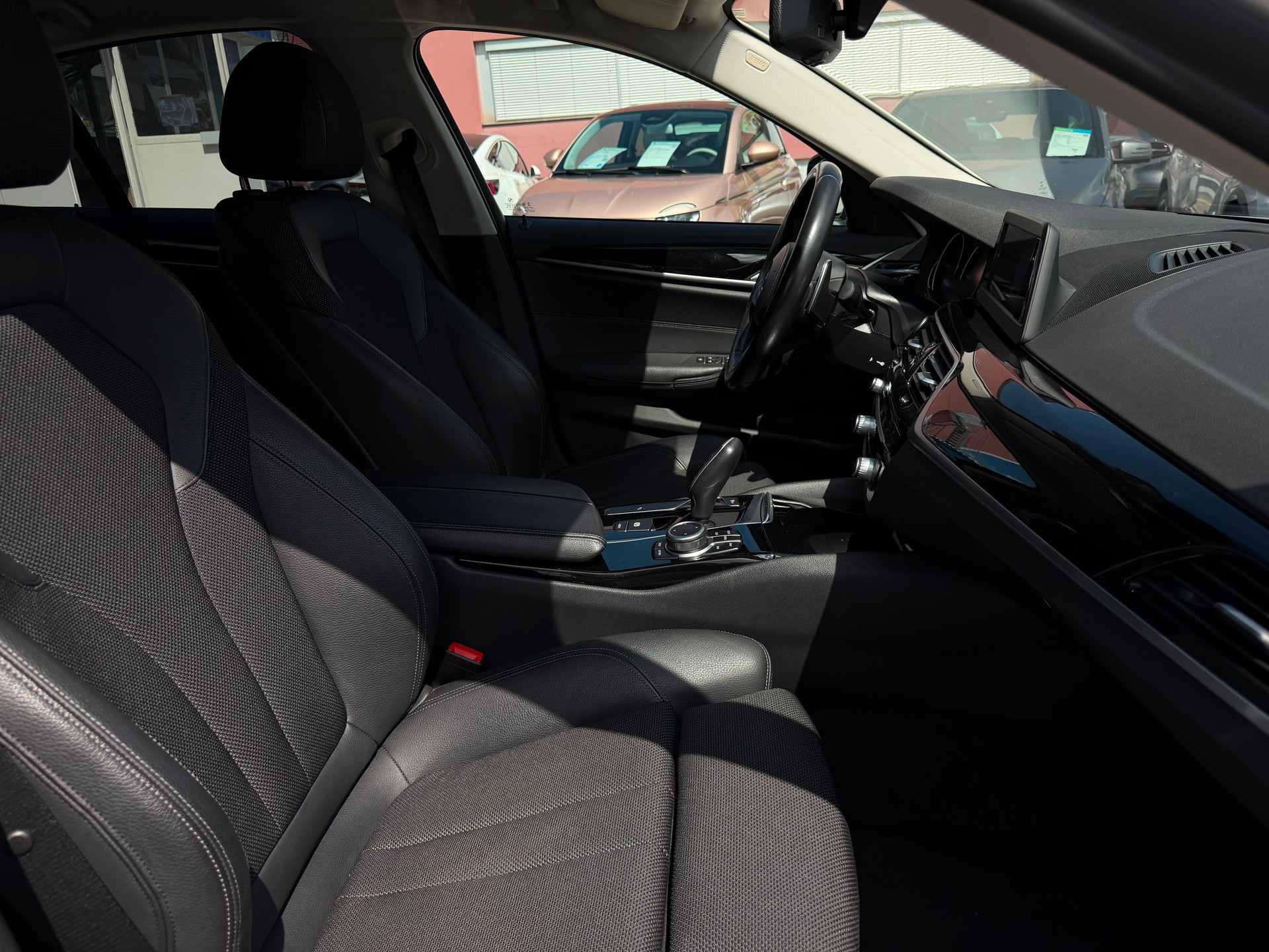 BMW 520i Sport Line M-Paket Steptronic-image-23