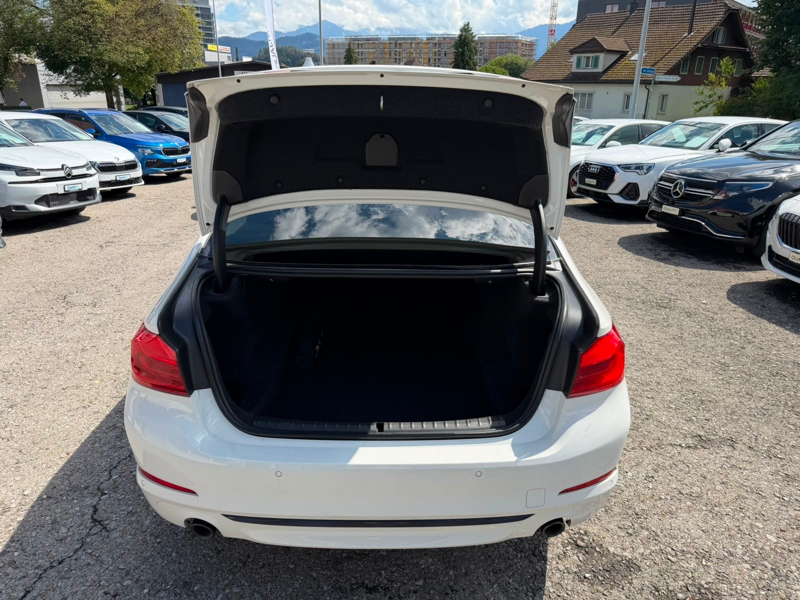 BMW 520i Sport Line M-Paket Steptronic-image-9
