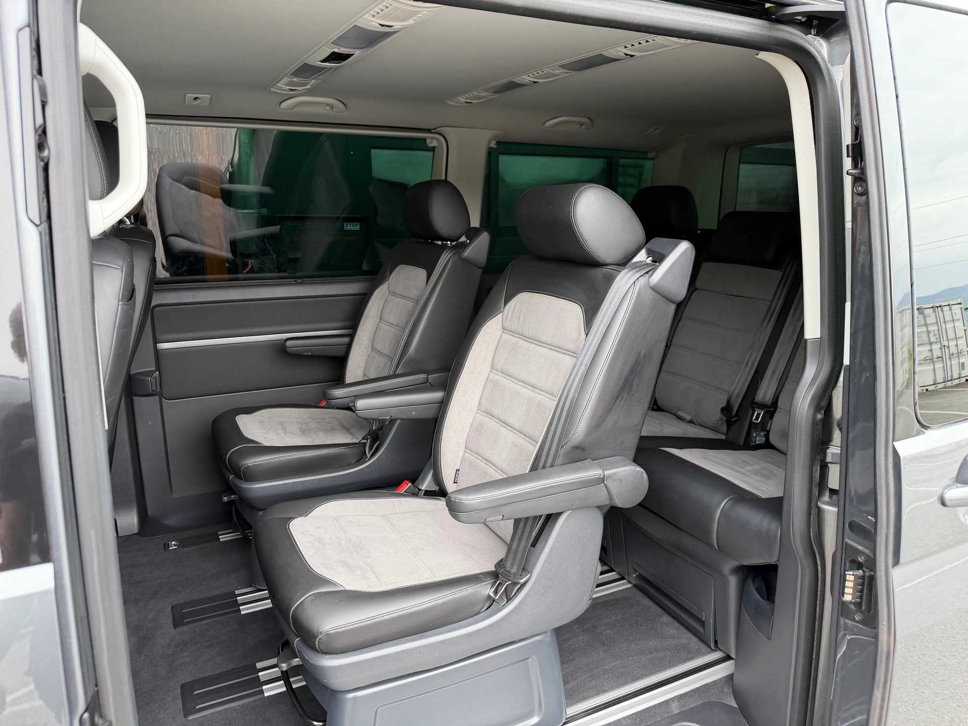 VW T6.1 Multivan 2.0 Bi-TDI Highline 4Motion DSG-image-8