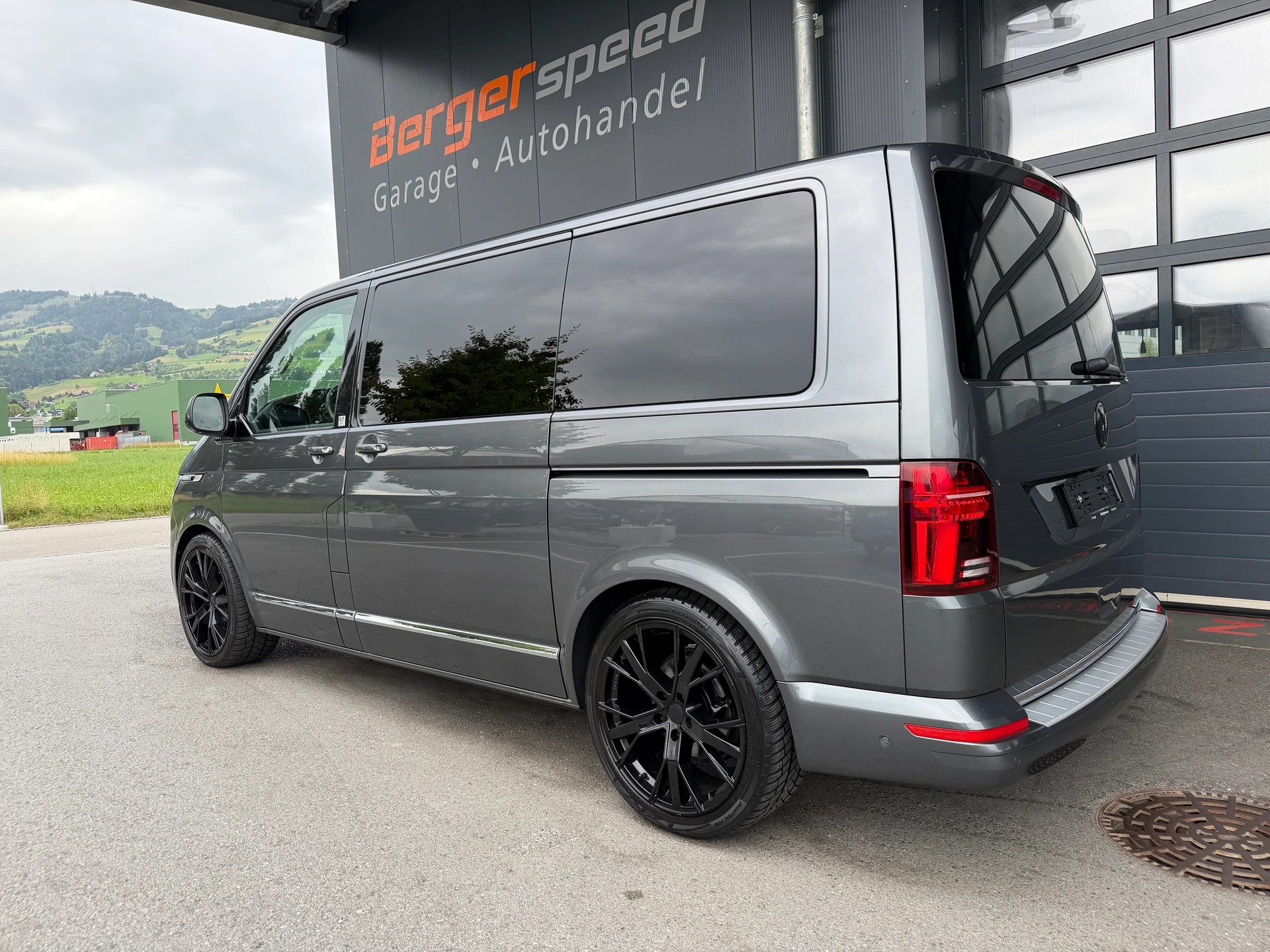 VW T6.1 Multivan 2.0 Bi-TDI Highline 4Motion DSG-image-2