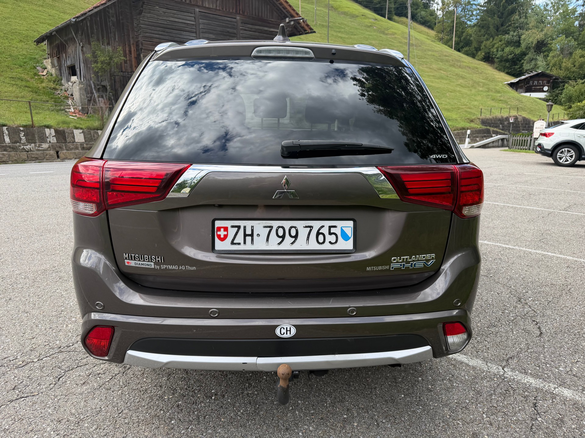 MITSUBISHI Outlander 2.0 PHEV Diamond 4WD Automatic-image-9
