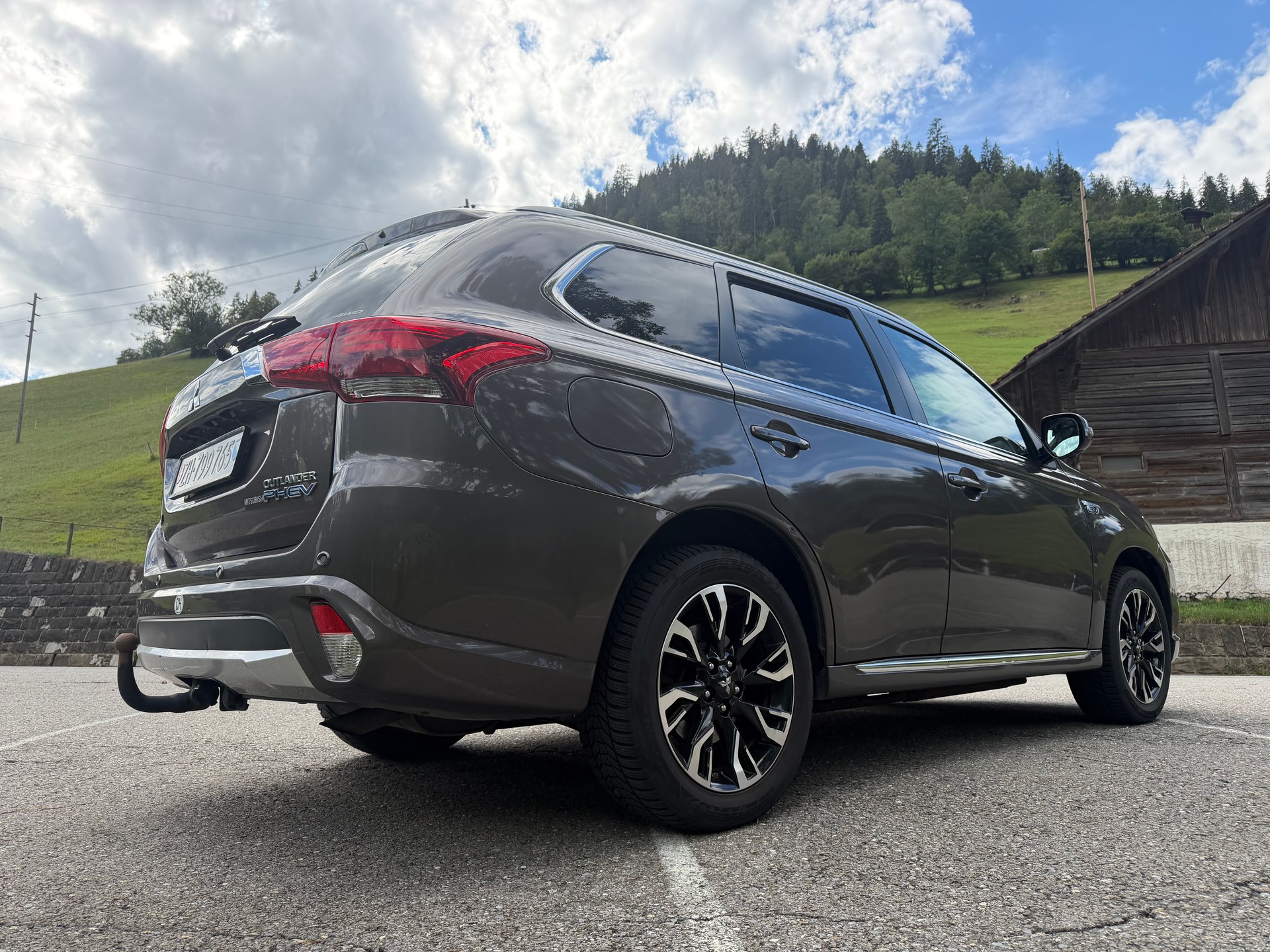 MITSUBISHI Outlander 2.0 PHEV Diamond 4WD Automatic-image-11