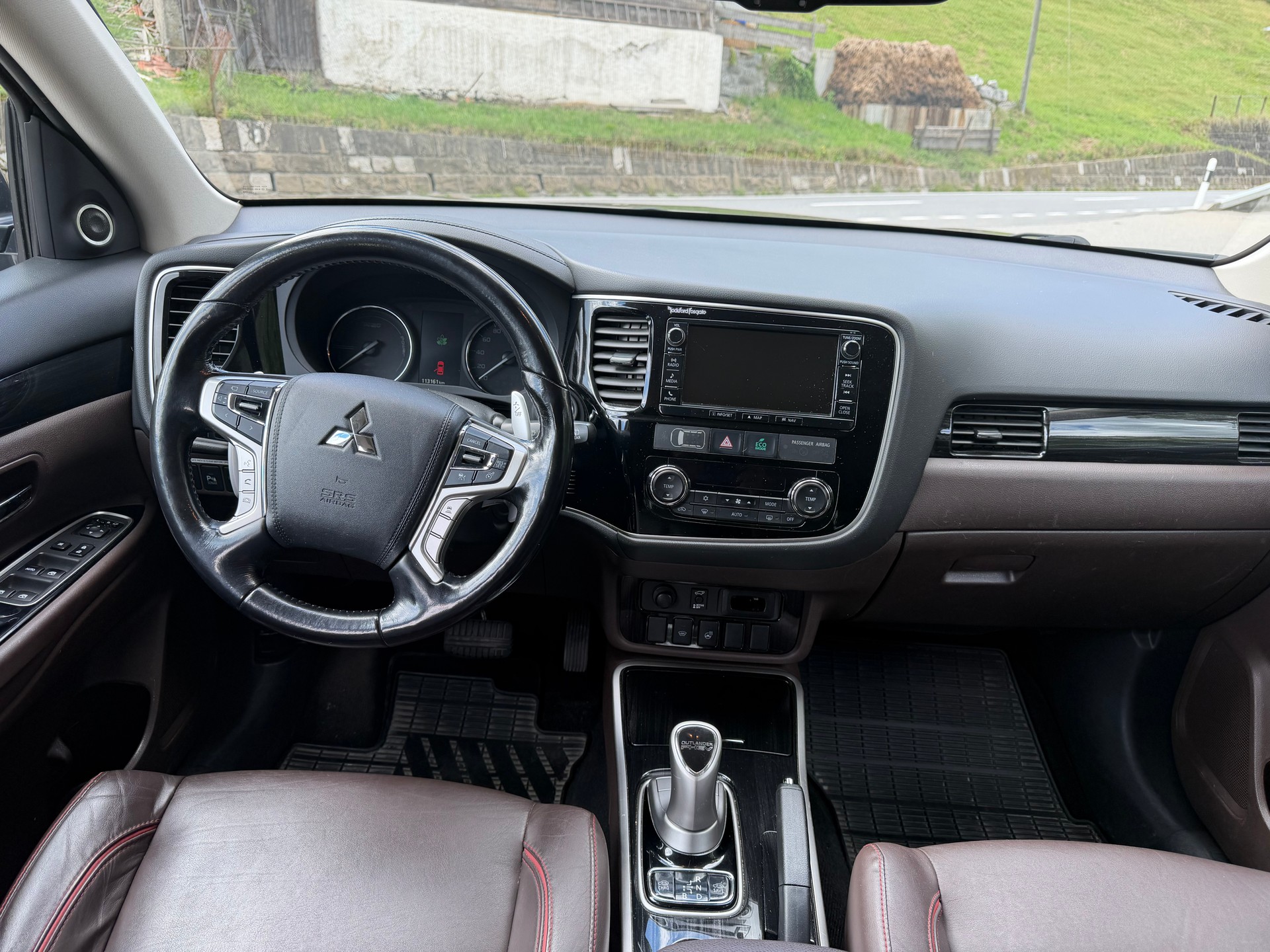 MITSUBISHI Outlander 2.0 PHEV Diamond 4WD Automatic-image-1