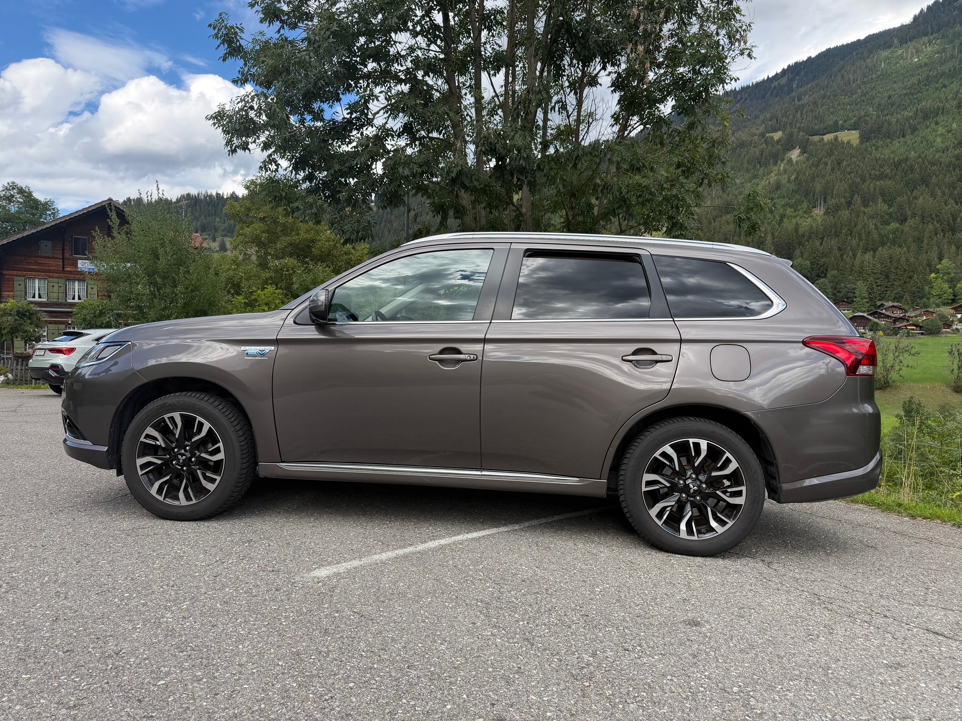 MITSUBISHI Outlander 2.0 PHEV Diamond 4WD Automatic-image-6