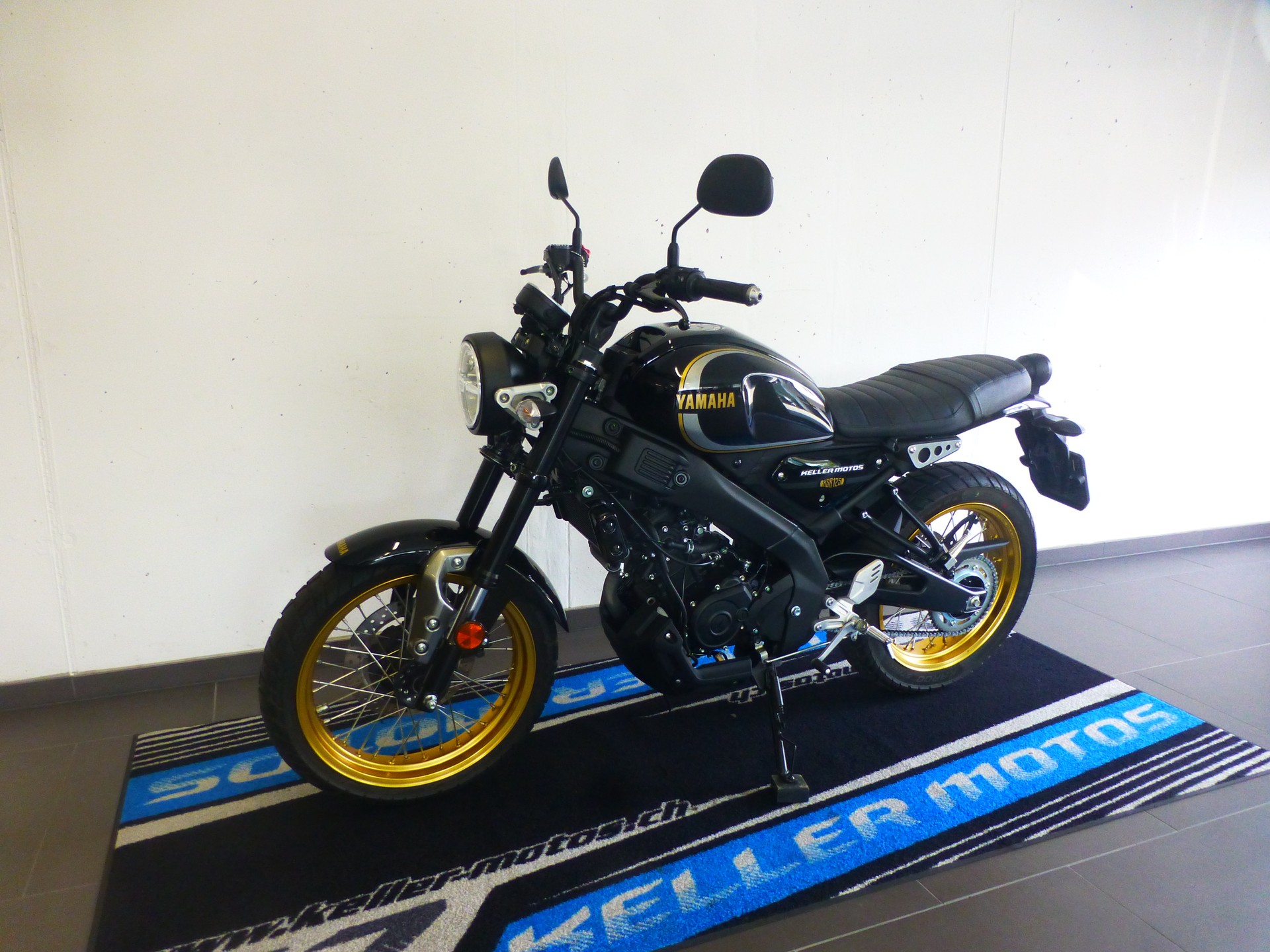 YAMAHA XSR 125 Legacy-showroom-element-2