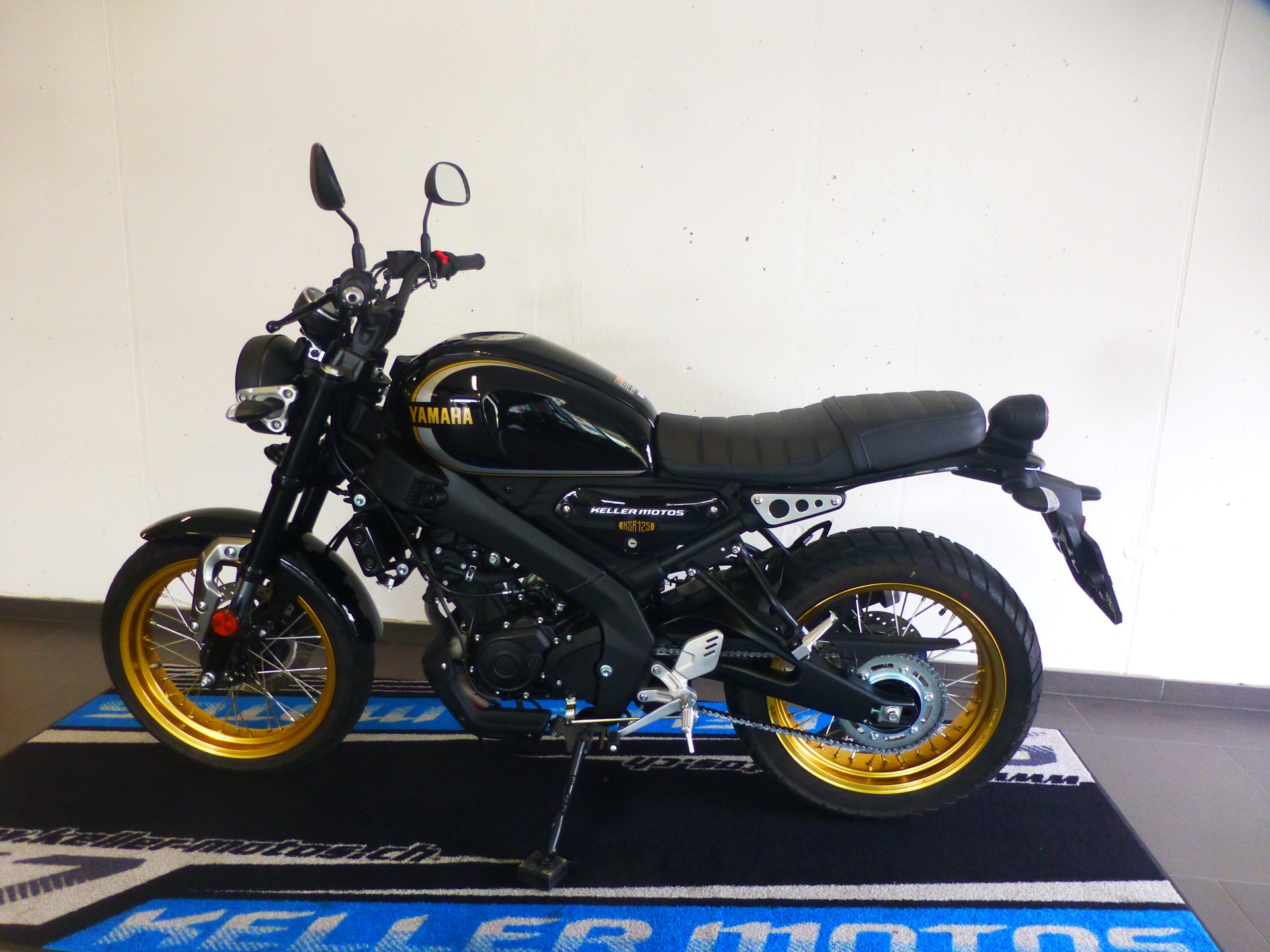 YAMAHA XSR 125 Legacy-showroom-element-3
