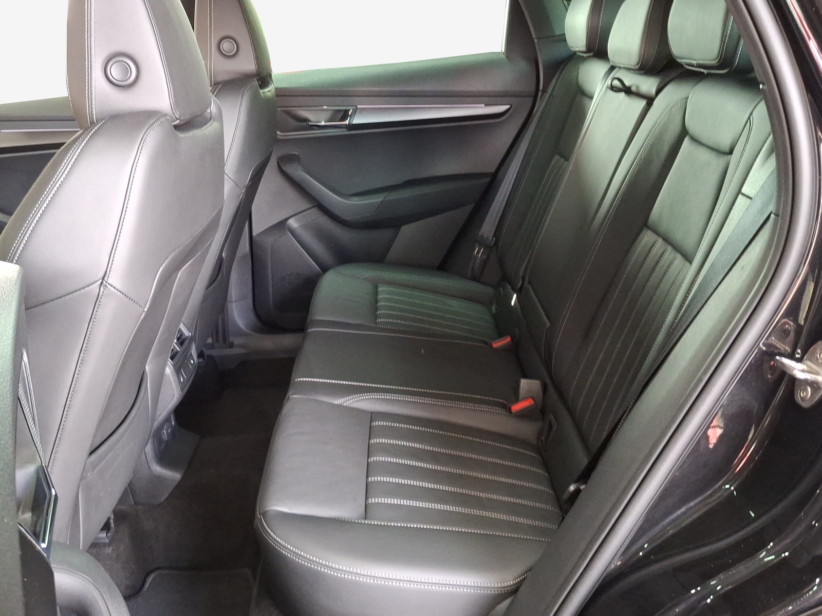 SKODA Karoq 2.0 TSI SportLine 4x4 DSG-image-11