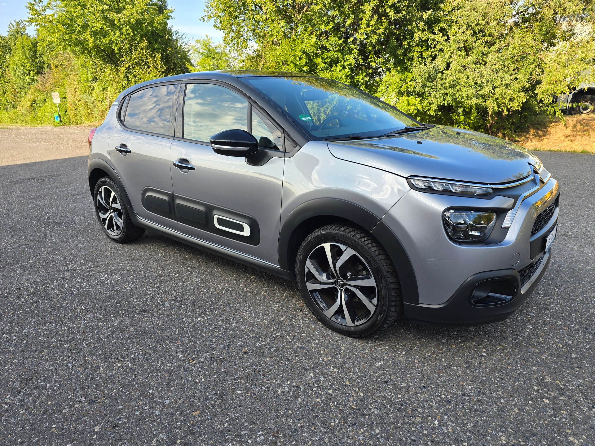 CITROEN C3 1.2i PureTech Shine EAT6-image-1