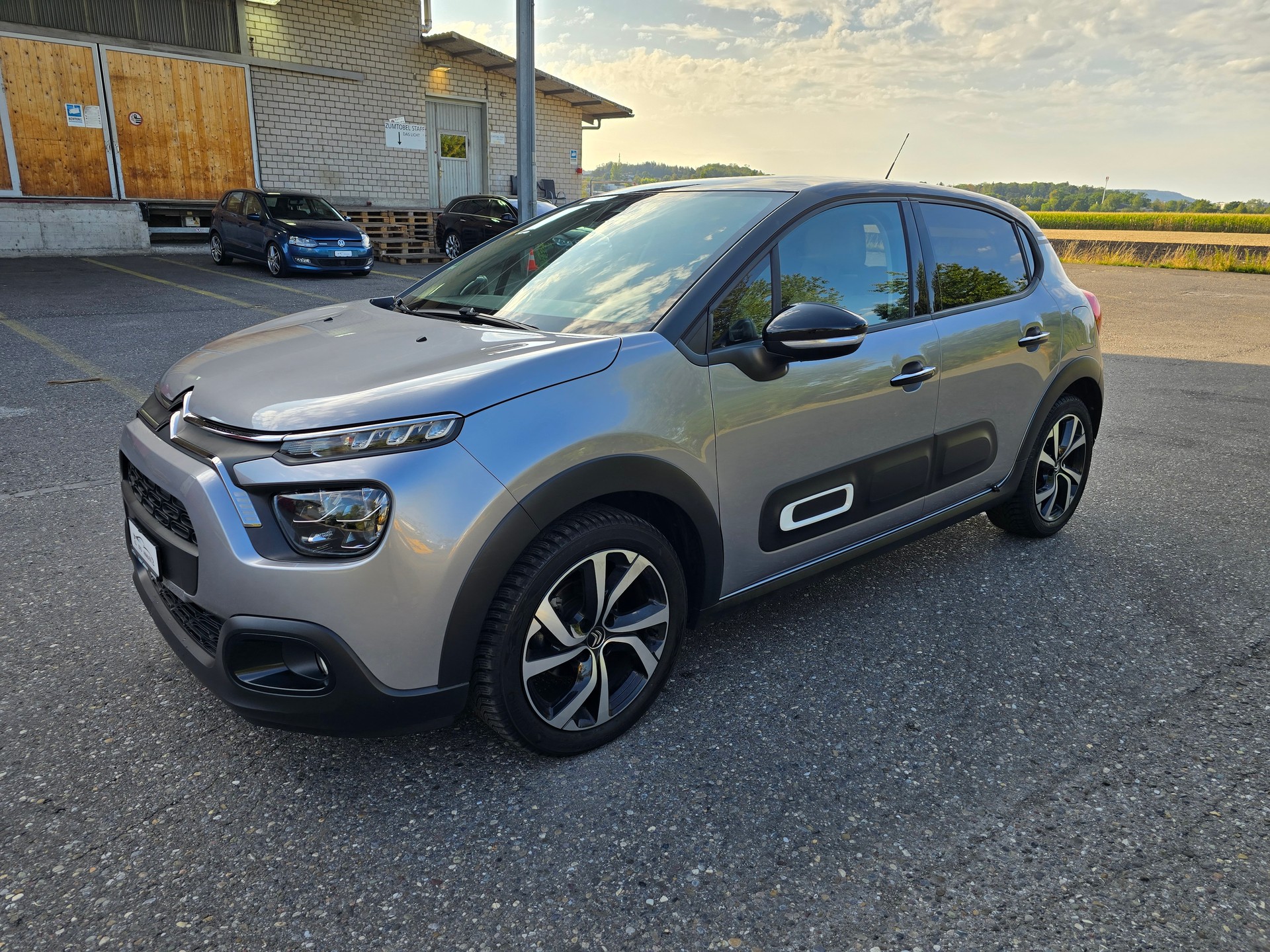 CITROEN C3 1.2i PureTech Shine EAT6-image-2