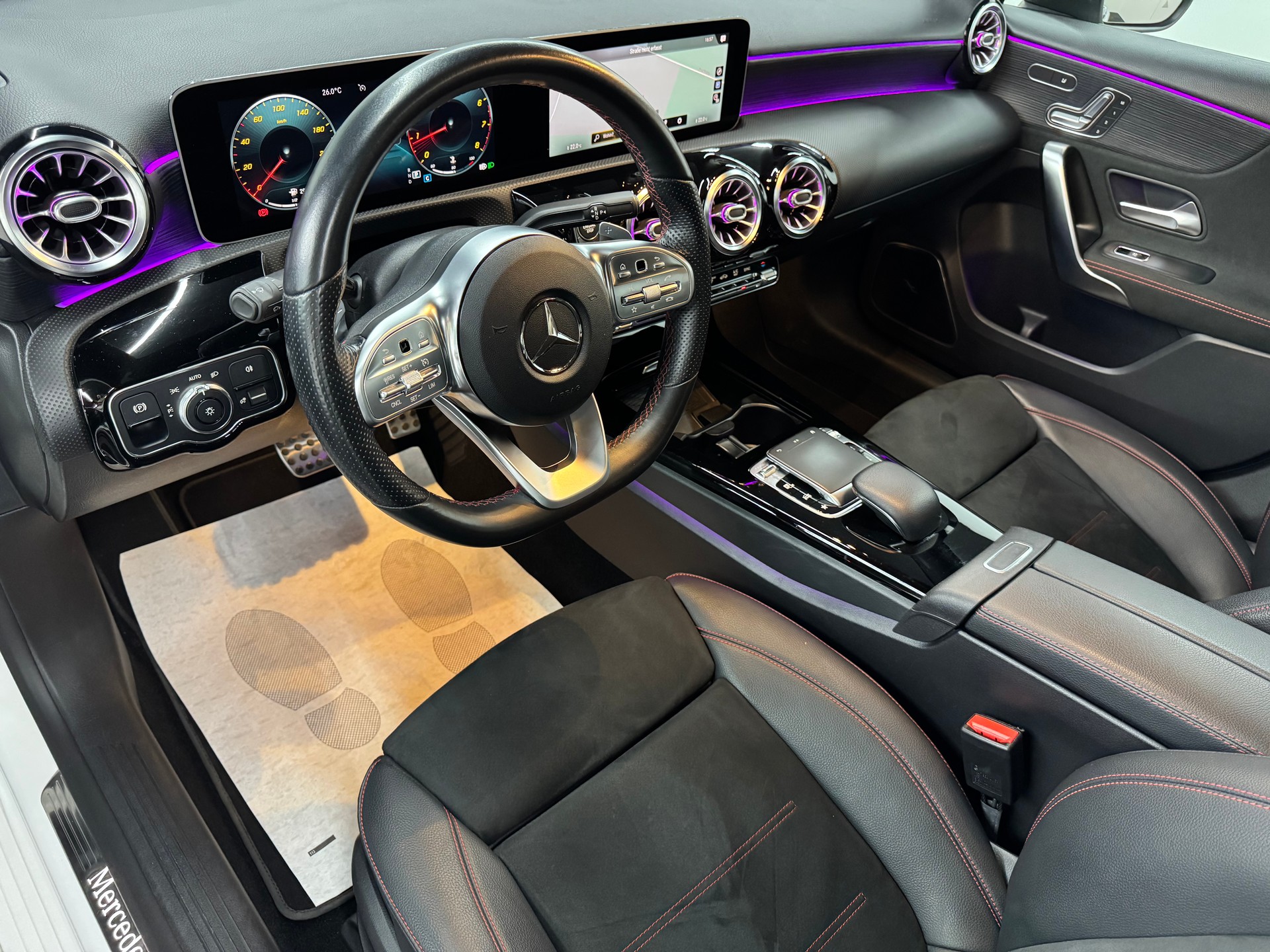 MERCEDES-BENZ A 200 AMG Line 7G-DCT-image-13