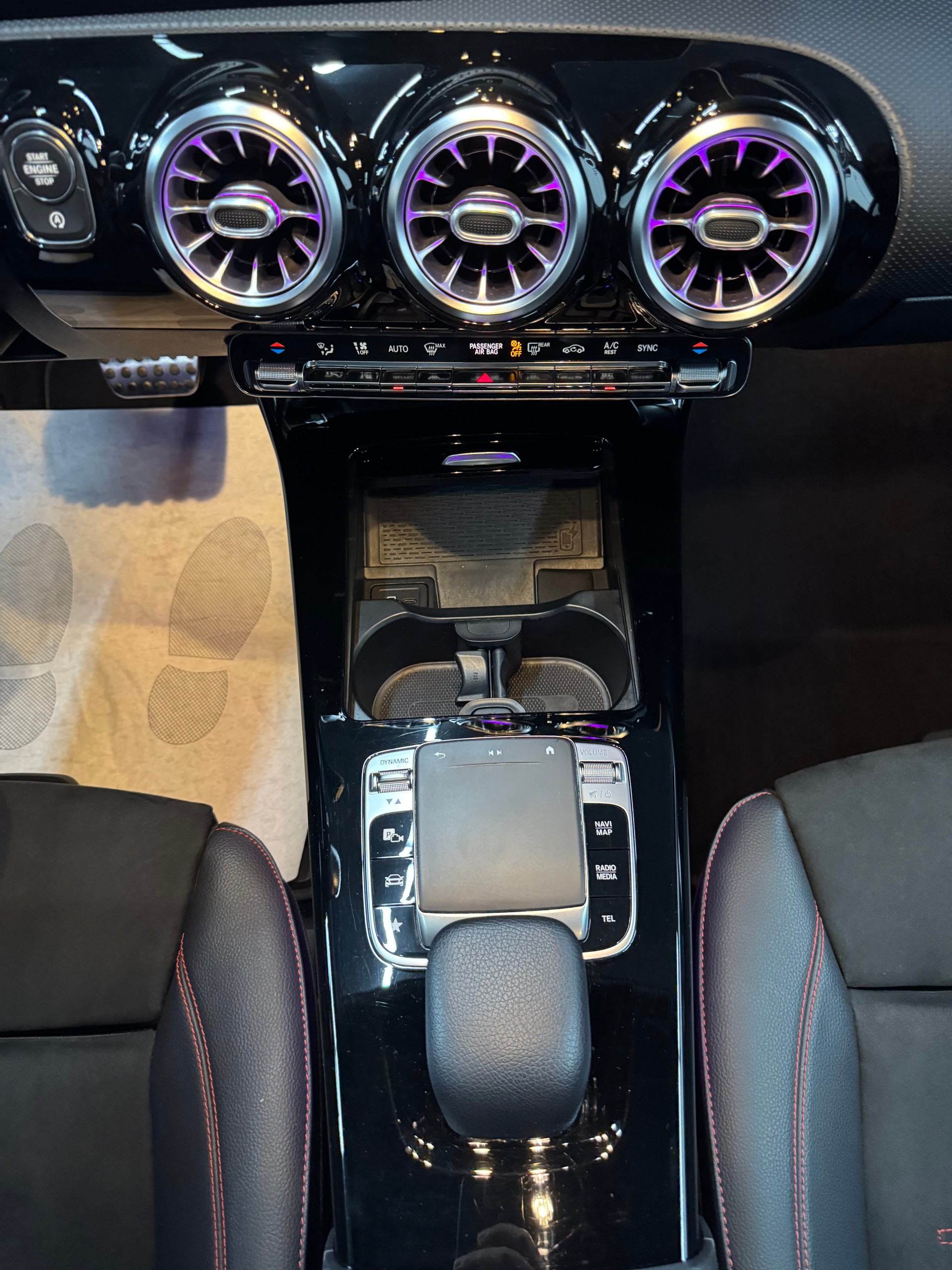 MERCEDES-BENZ A 200 AMG Line 7G-DCT-image-17
