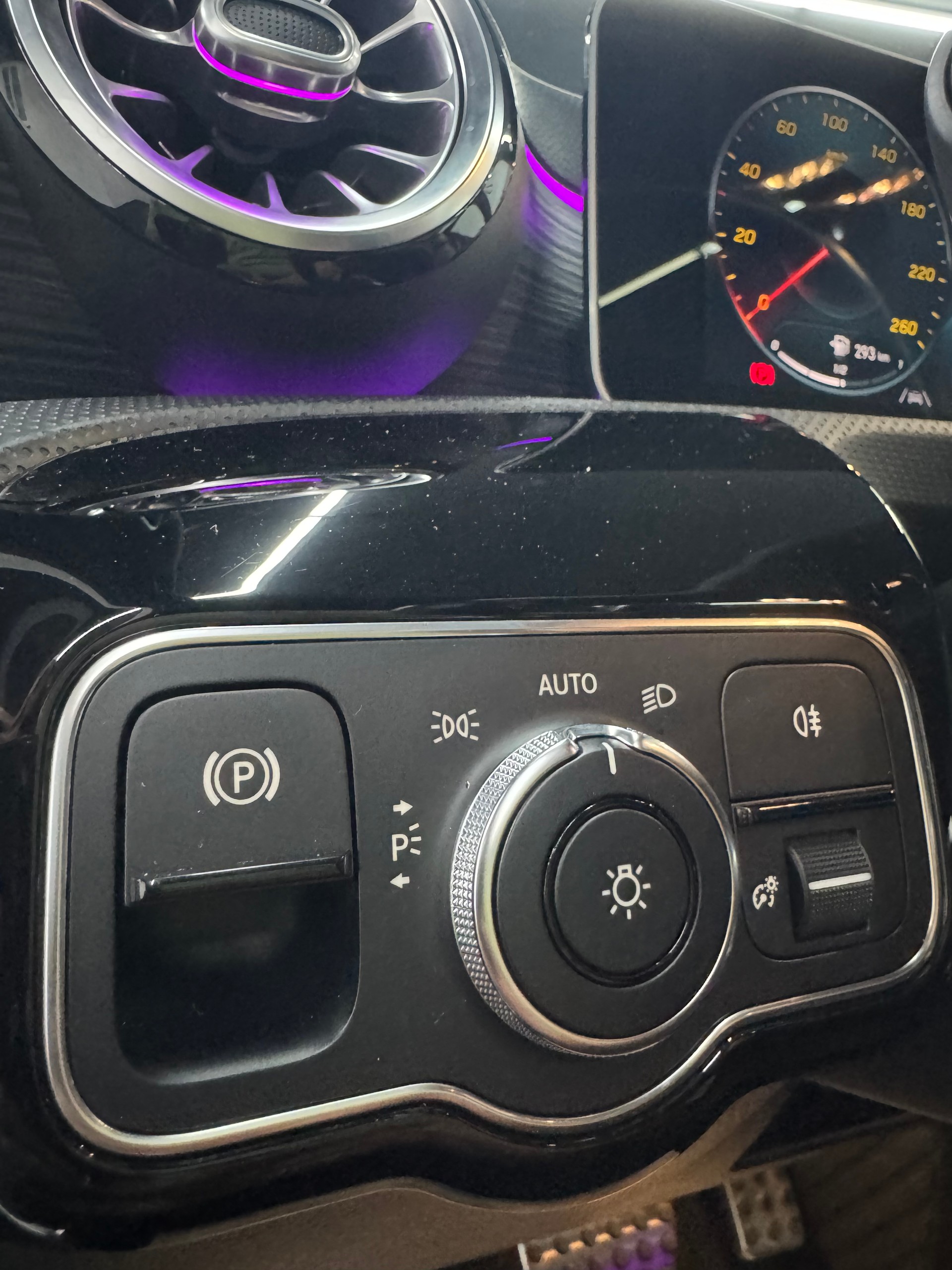MERCEDES-BENZ A 200 AMG Line 7G-DCT-image-27