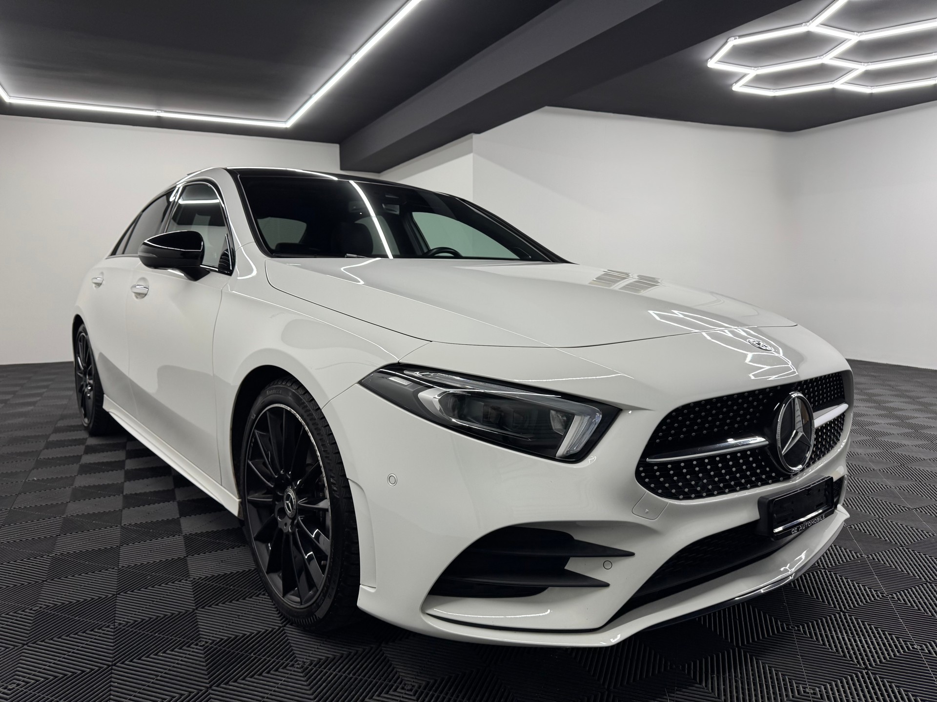 MERCEDES-BENZ A 200 AMG Line 7G-DCT-image-9