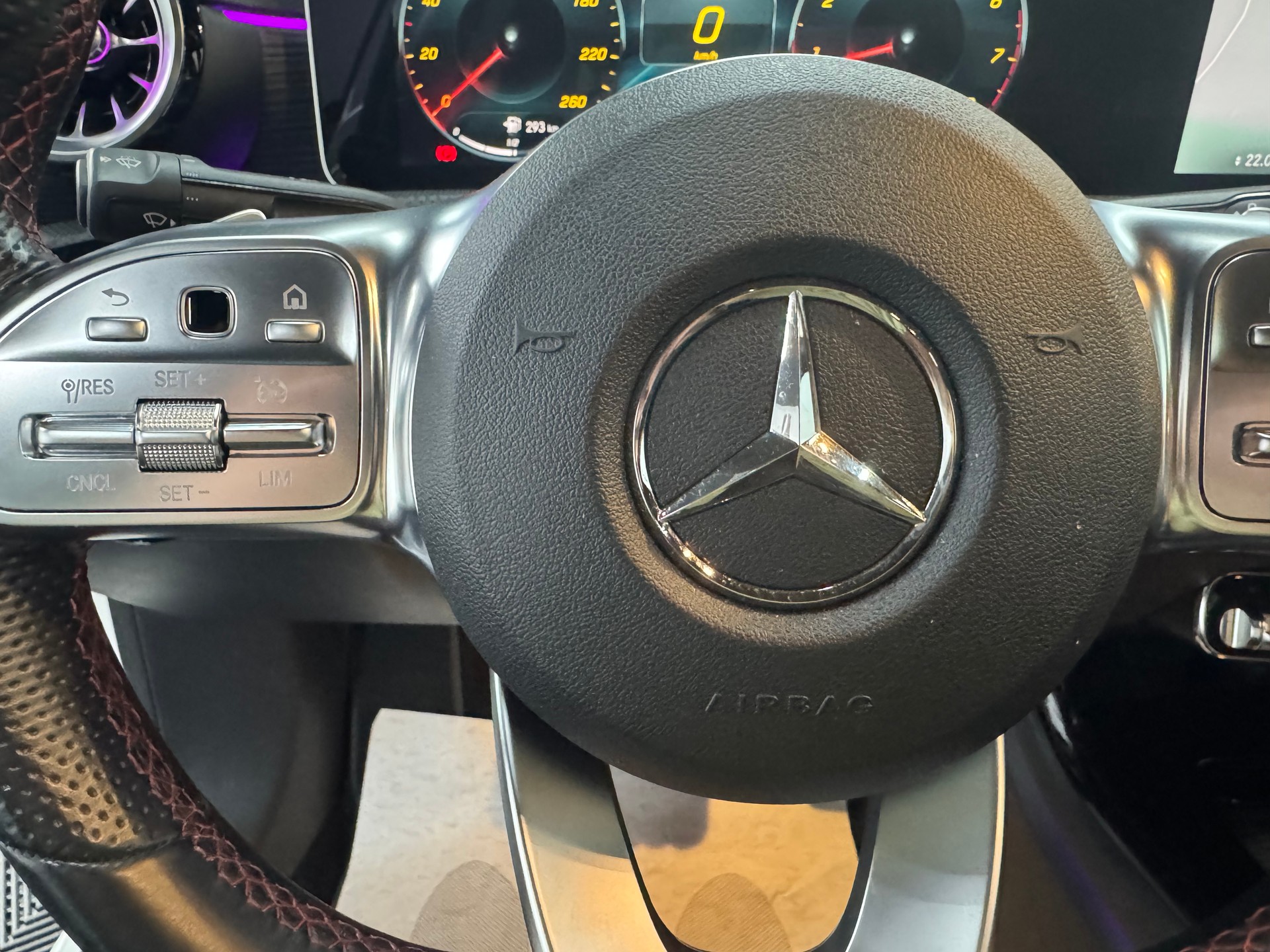 MERCEDES-BENZ A 200 AMG Line 7G-DCT-image-23
