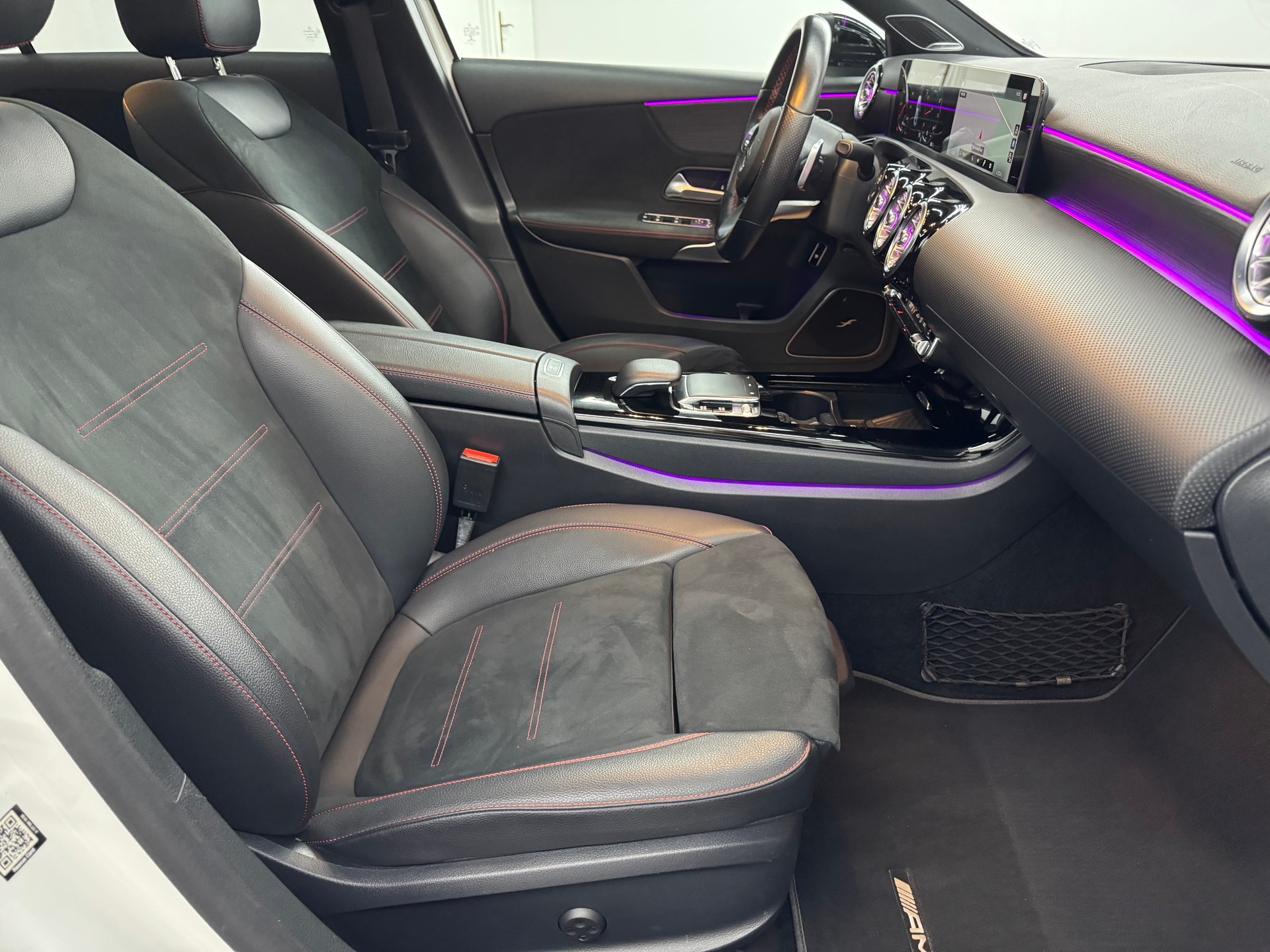 MERCEDES-BENZ A 200 AMG Line 7G-DCT-image-11