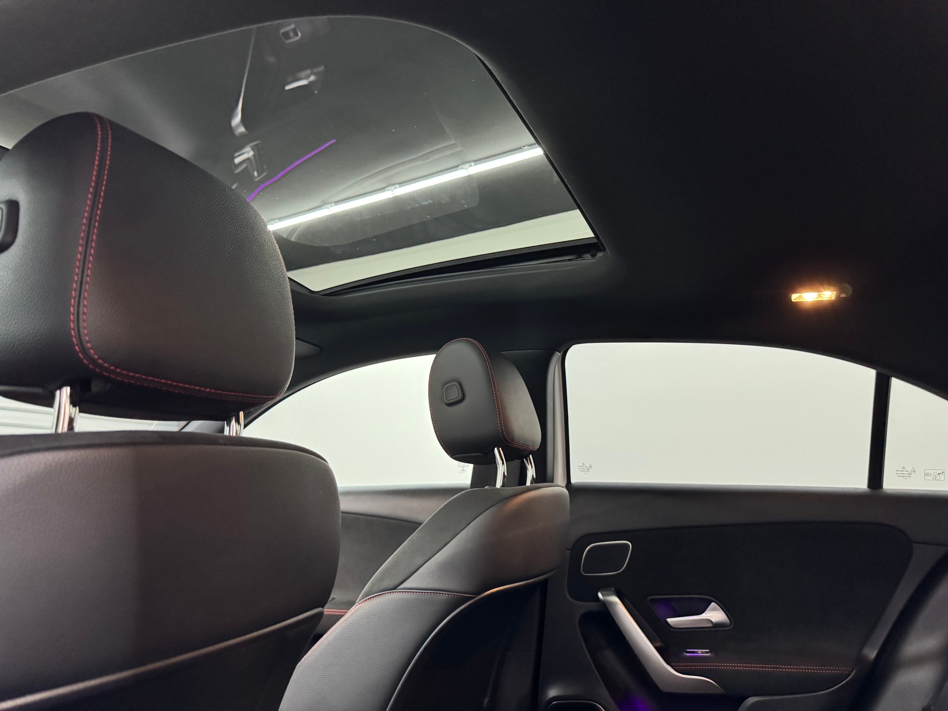 MERCEDES-BENZ A 200 AMG Line 7G-DCT-image-21