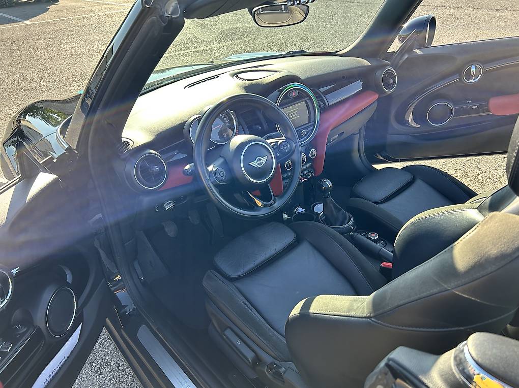 MINI CABRIO-image-3