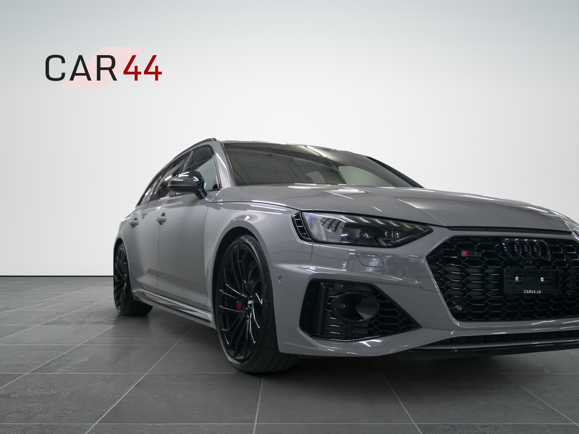 AUDI RS4 Avant quattro tiptronic-image-16