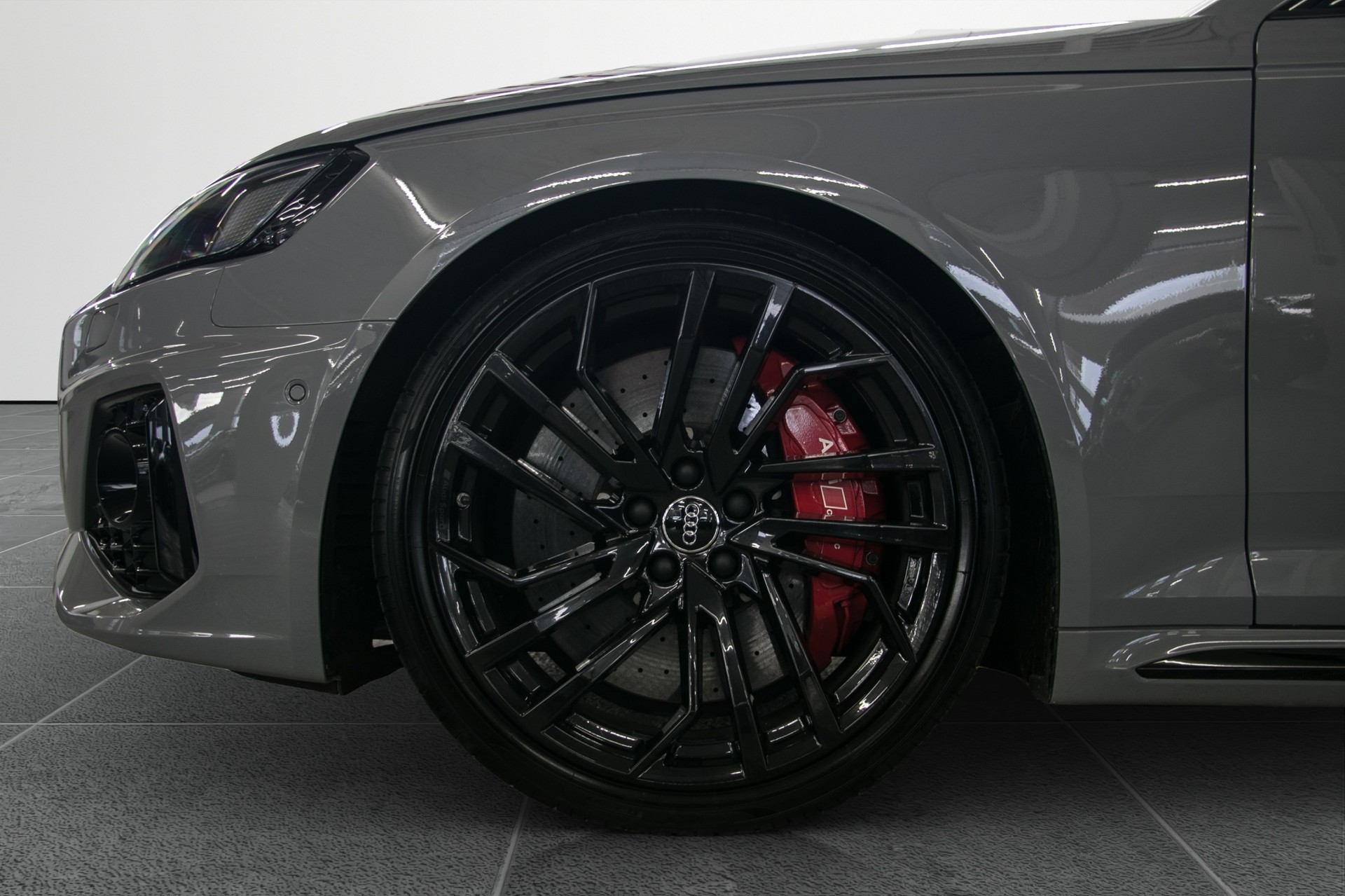 AUDI RS4 Avant quattro tiptronic-image-17