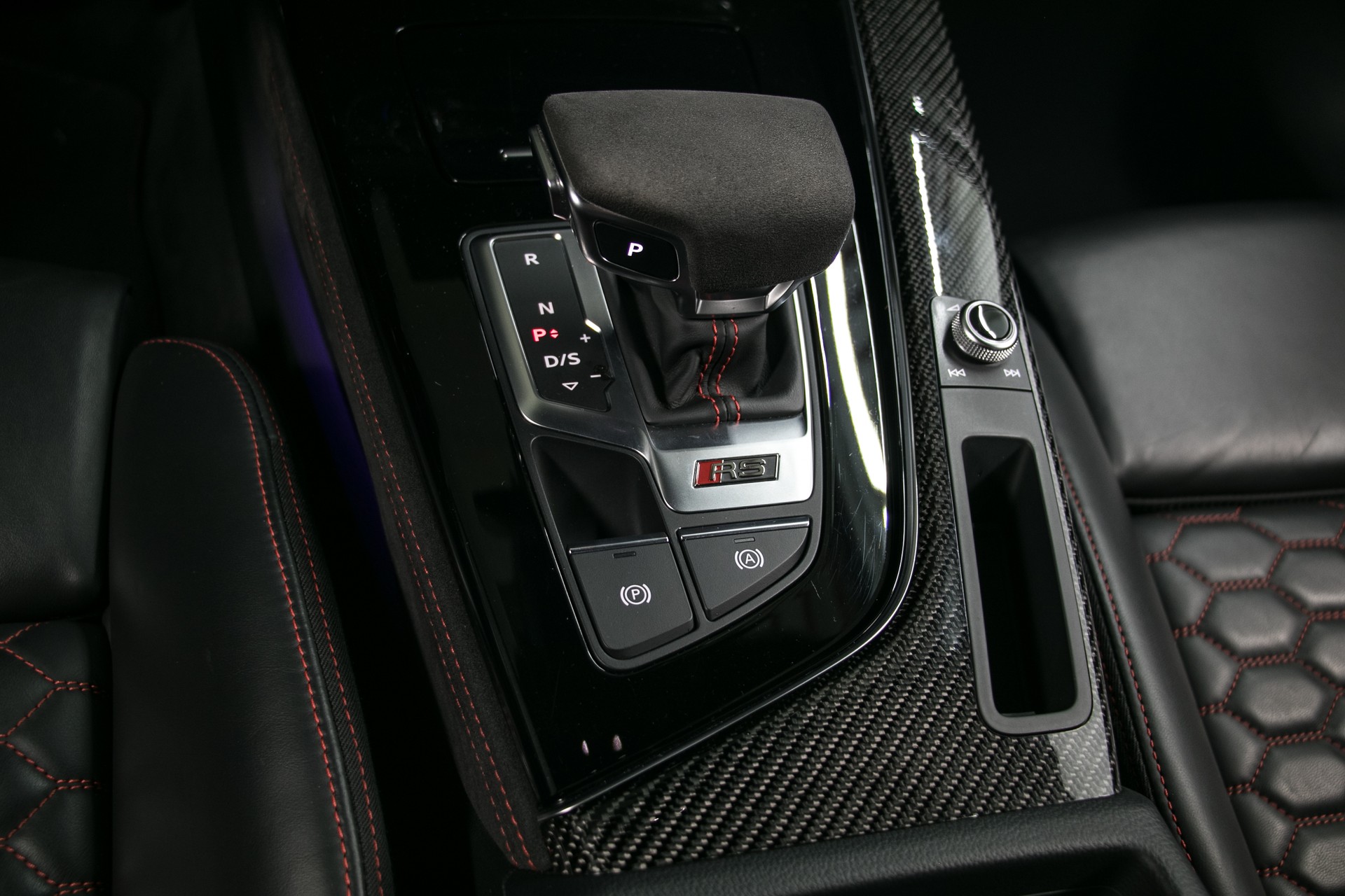 AUDI RS4 Avant quattro tiptronic-image-8