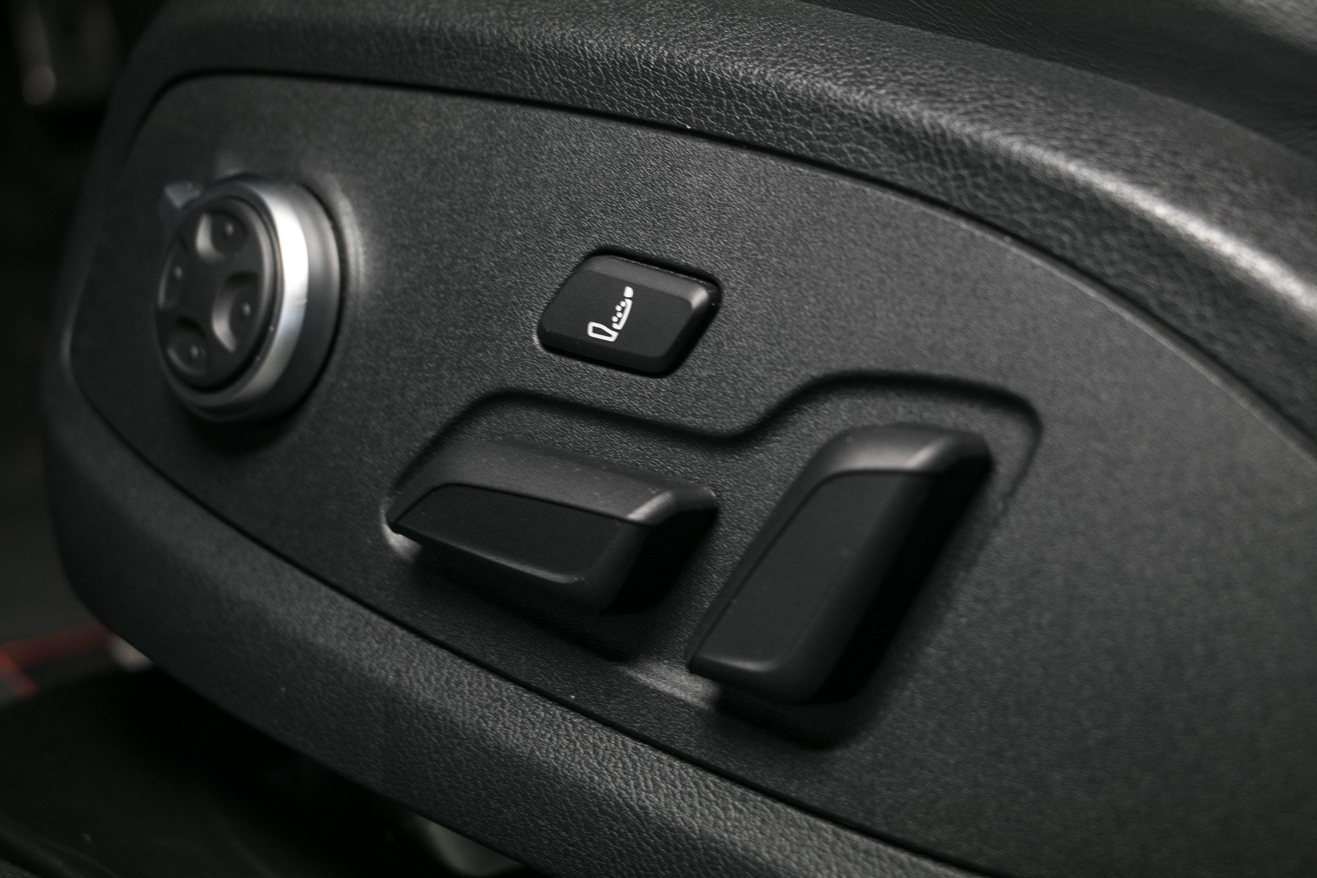 AUDI RS4 Avant quattro tiptronic-image-12