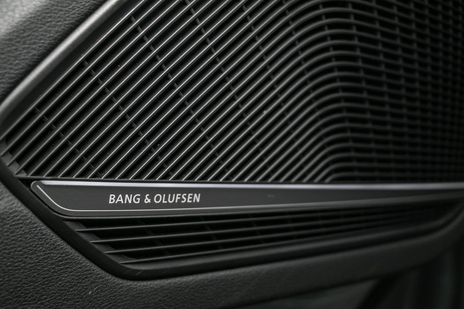 AUDI RS4 Avant quattro tiptronic-image-11