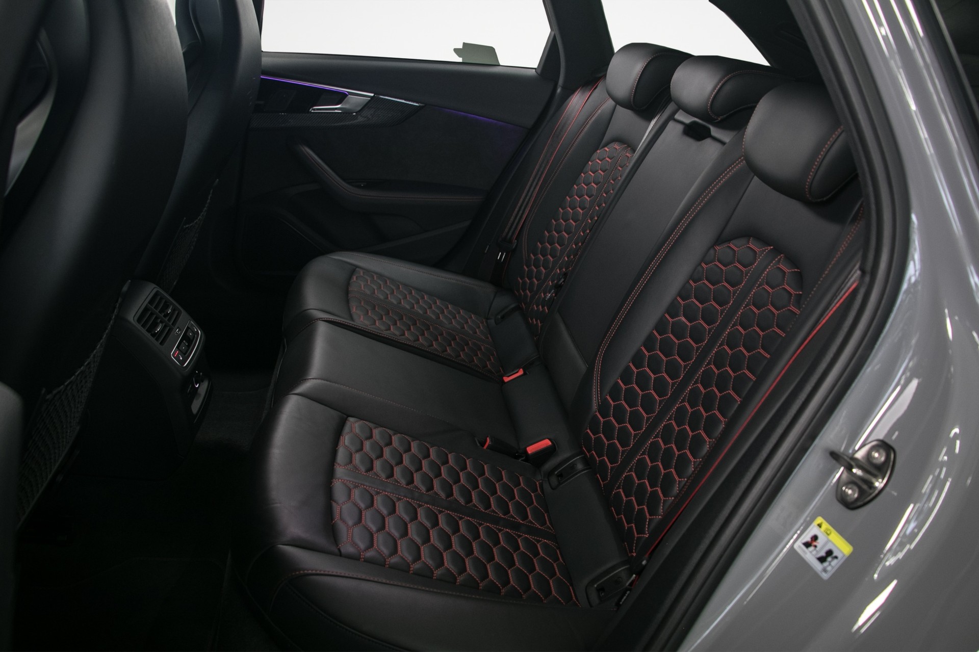 AUDI RS4 Avant quattro tiptronic-image-14