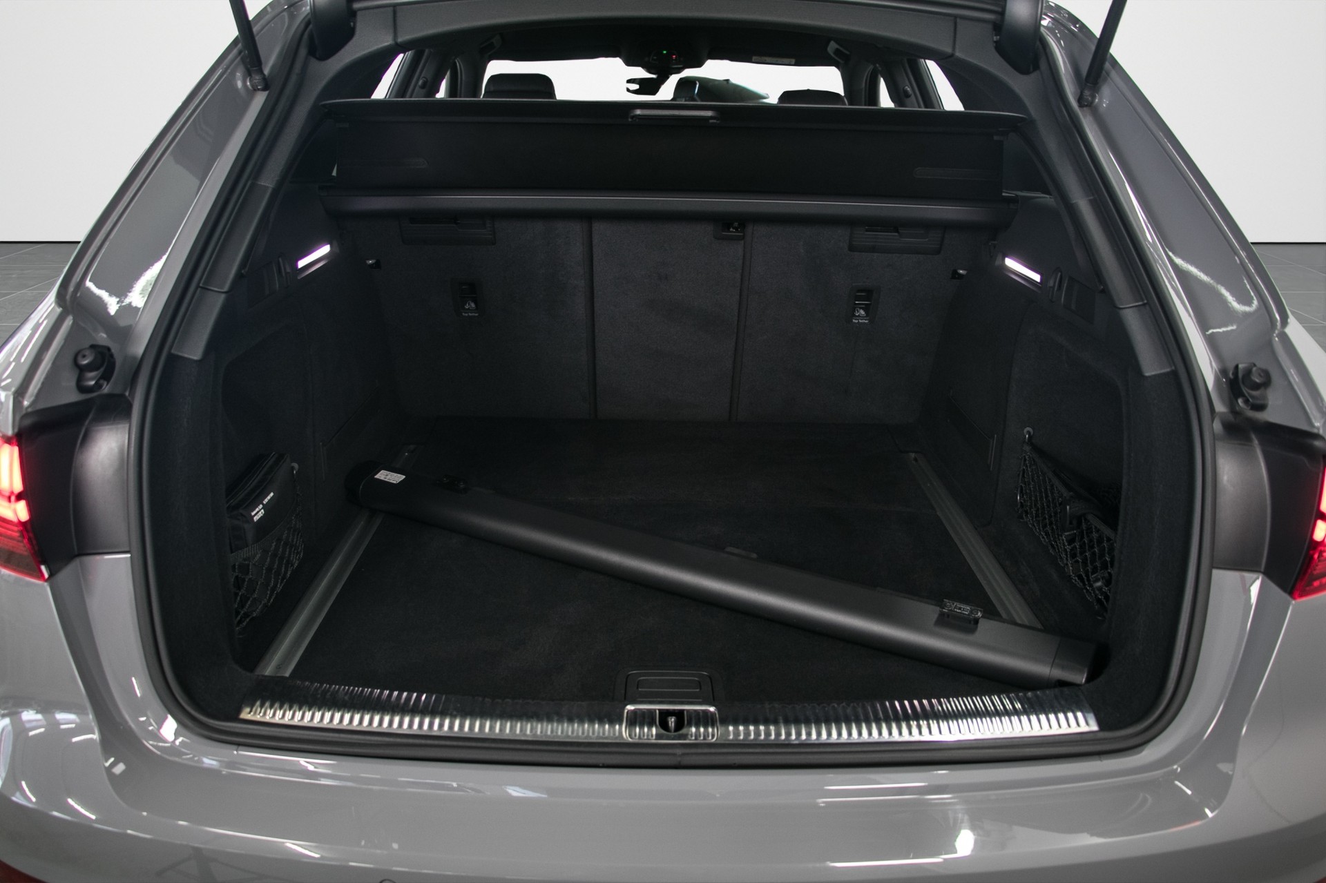 AUDI RS4 Avant quattro tiptronic-image-15