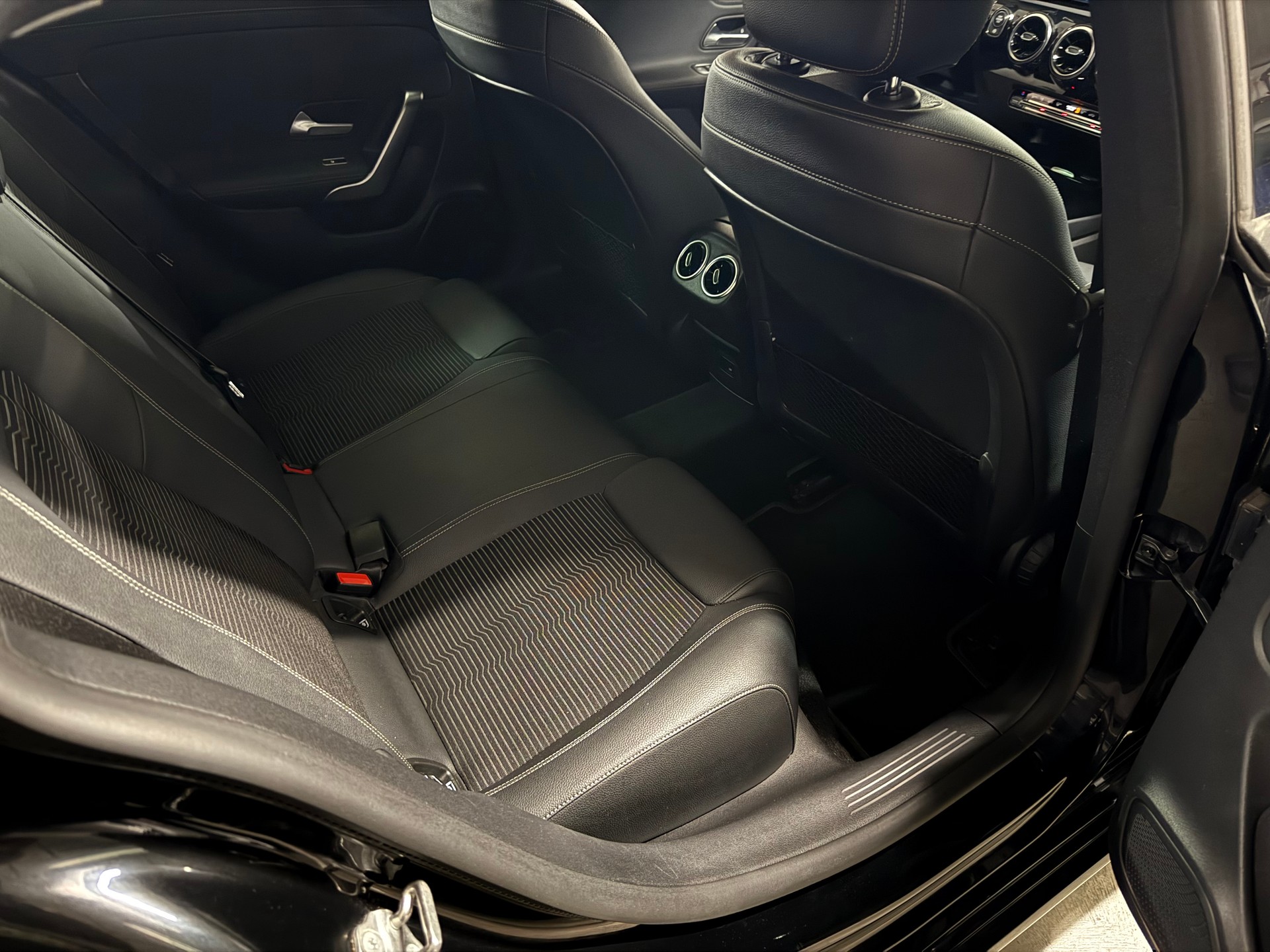 MERCEDES-BENZ CLA Shooting Brake 200 d 8G-DCT RF-Kamera, Navigation-image-10