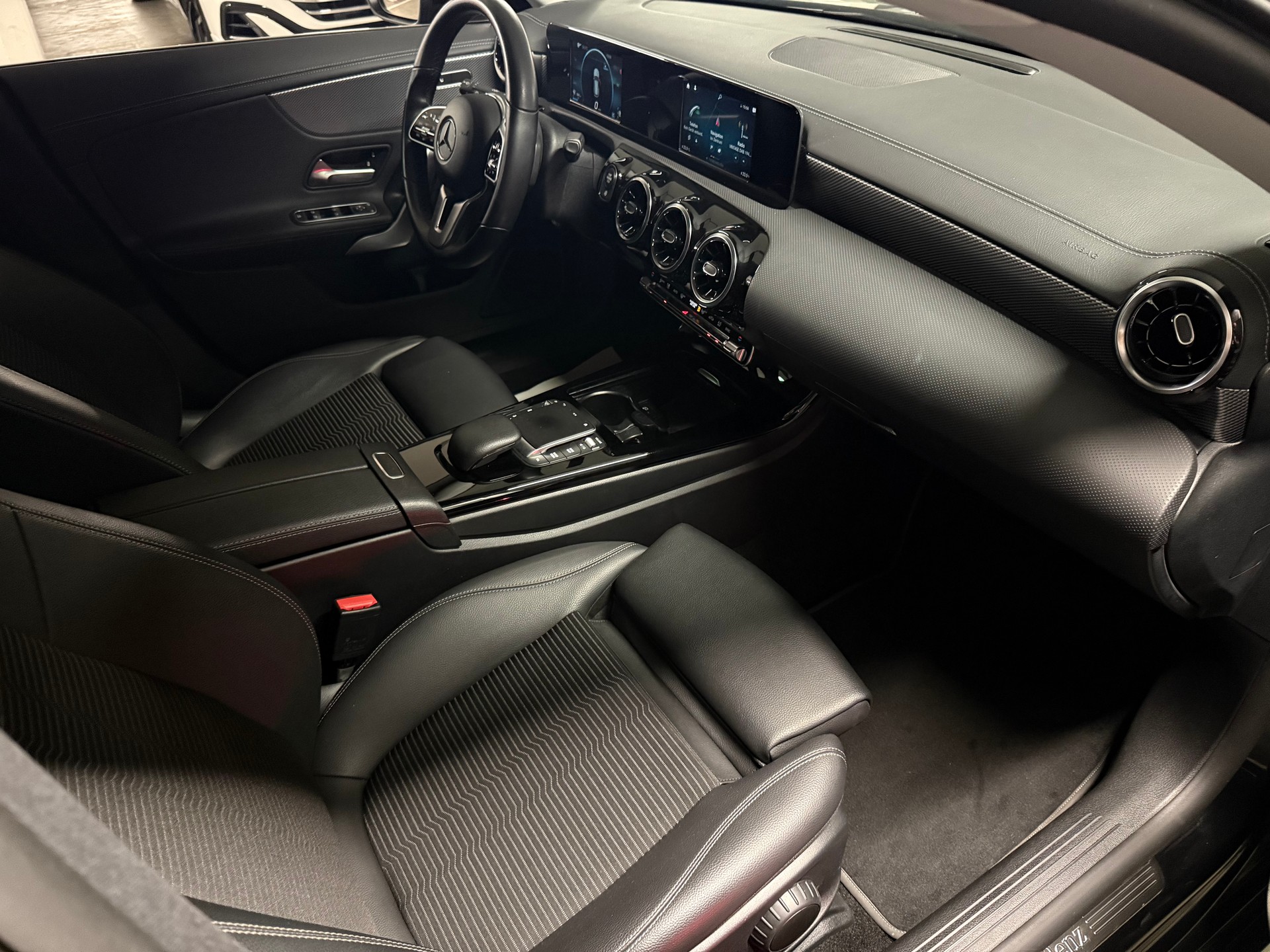 MERCEDES-BENZ CLA Shooting Brake 200 d 8G-DCT RF-Kamera, Navigation-image-9